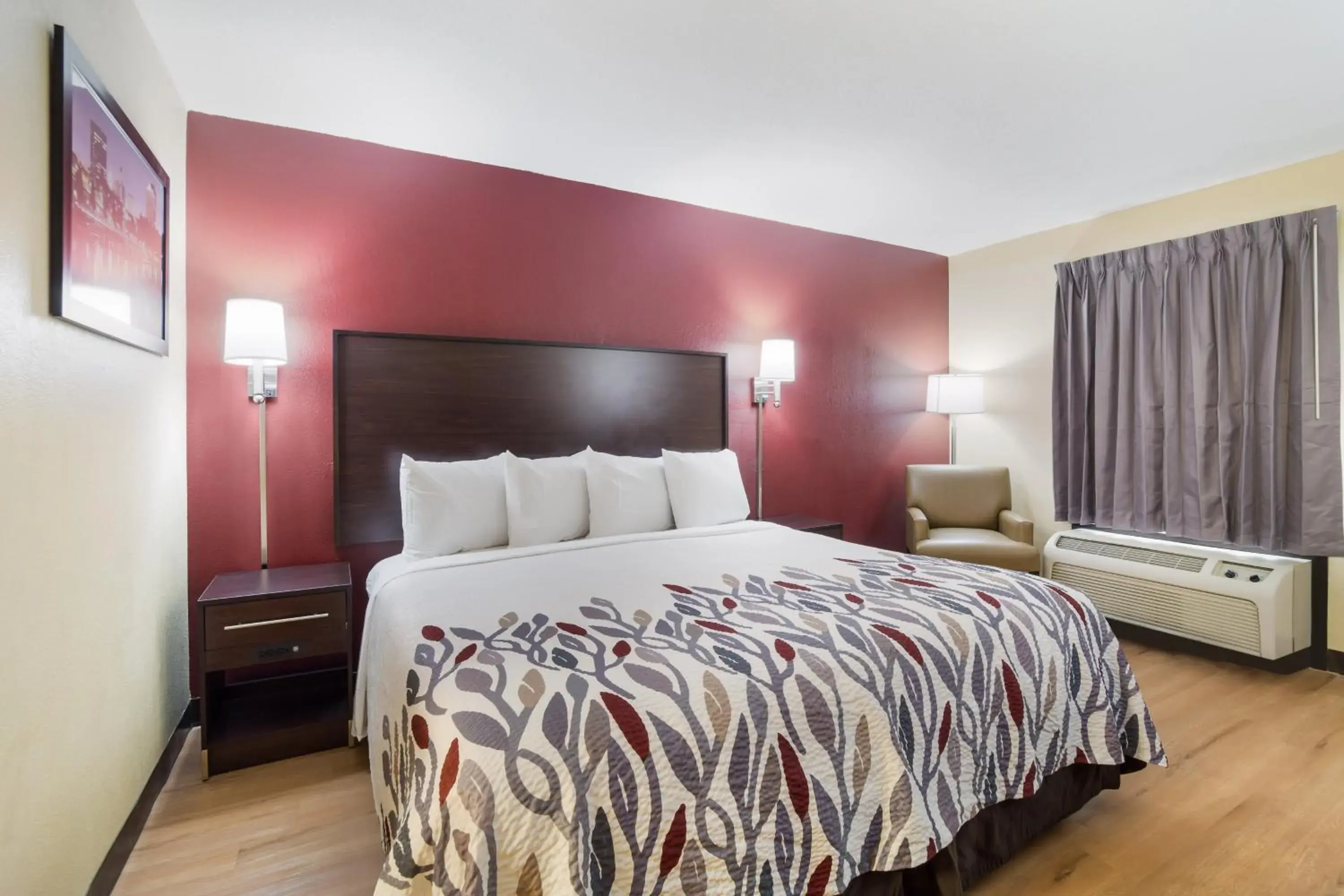 Photo of the whole room, Bed in Red Roof Inn Augusta – Washington Road