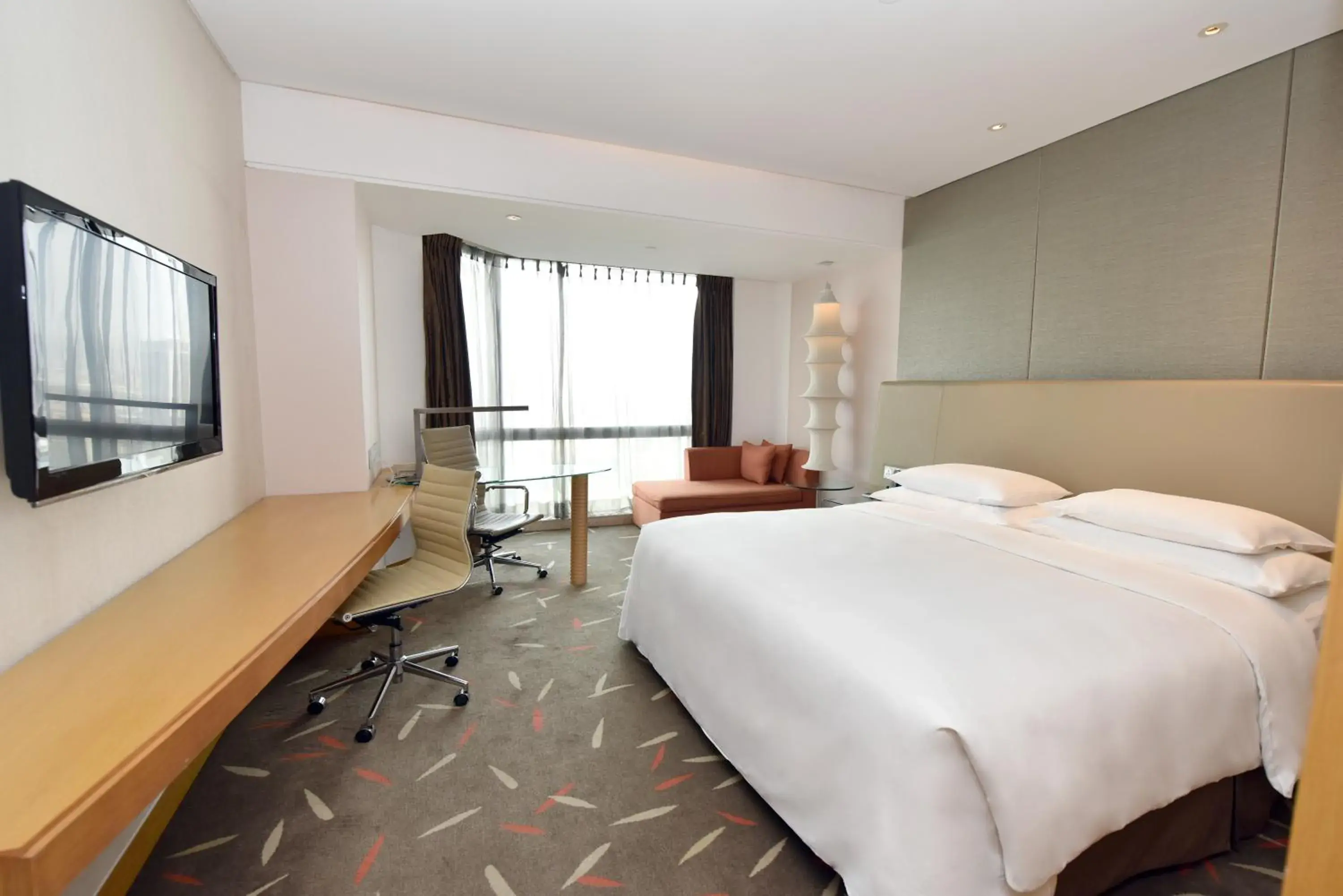 Bed in Crowne Plaza Zhongshan Wing On City, an IHG Hotel