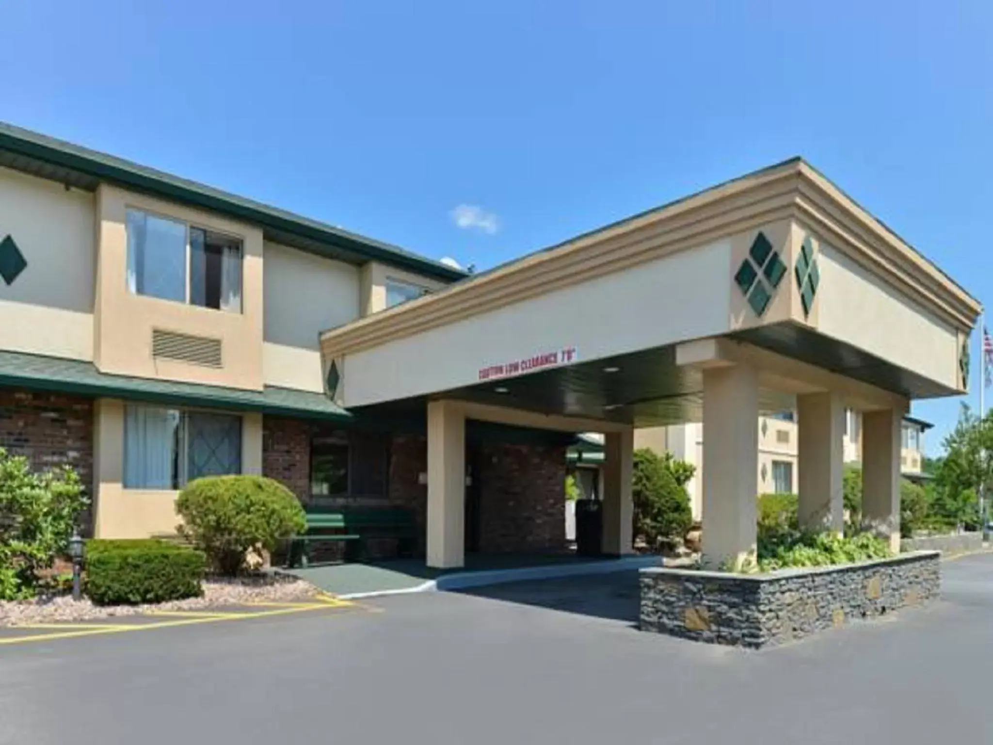 Facade/entrance, Property Building in Americas Best Value Inn New Paltz