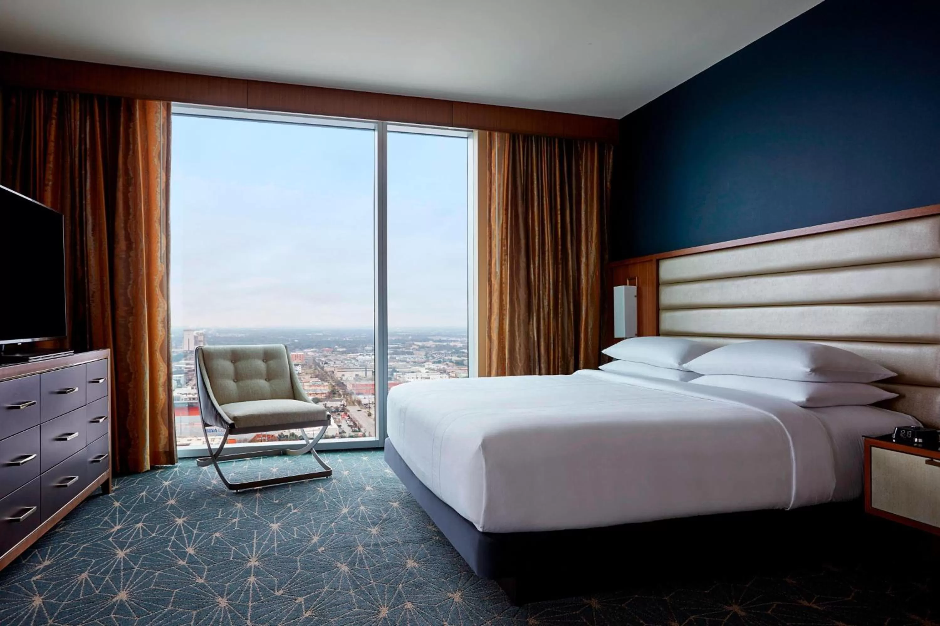 Bedroom, Bed in Marriott Marquis Houston