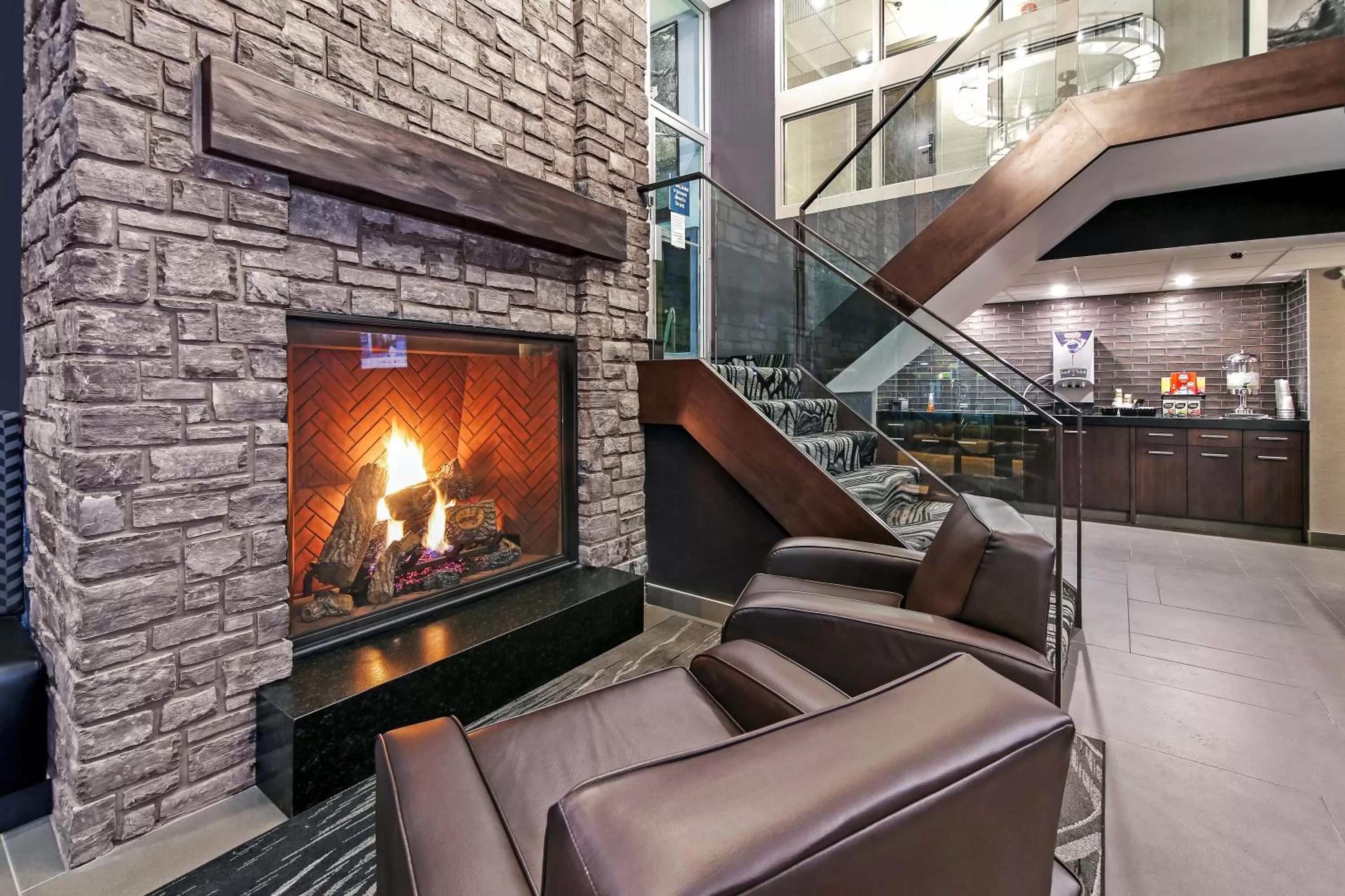 Seating area in Best Western Plus Banff International Lodge