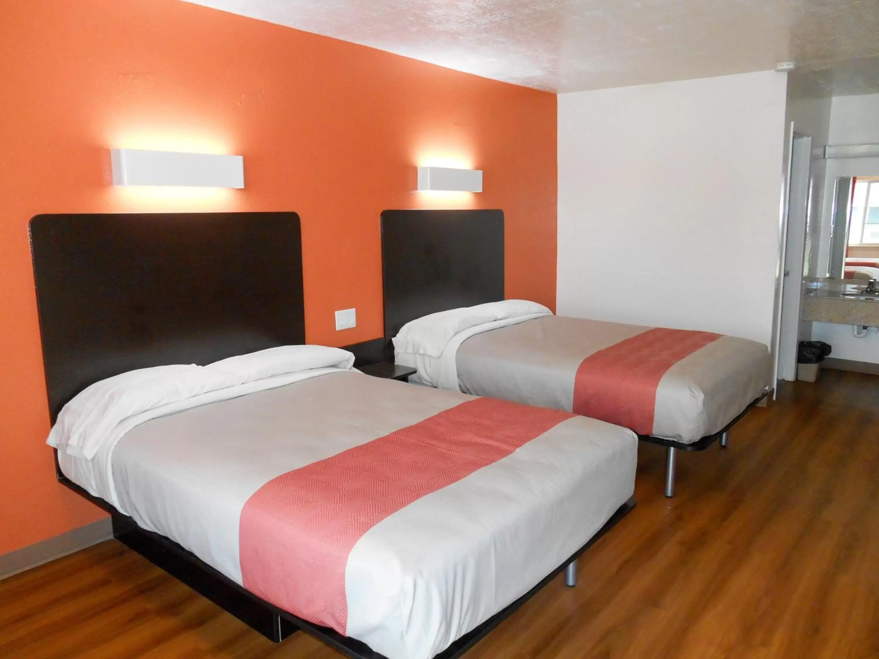 Bedroom, Bed in Motel 6-Madisonville, TX