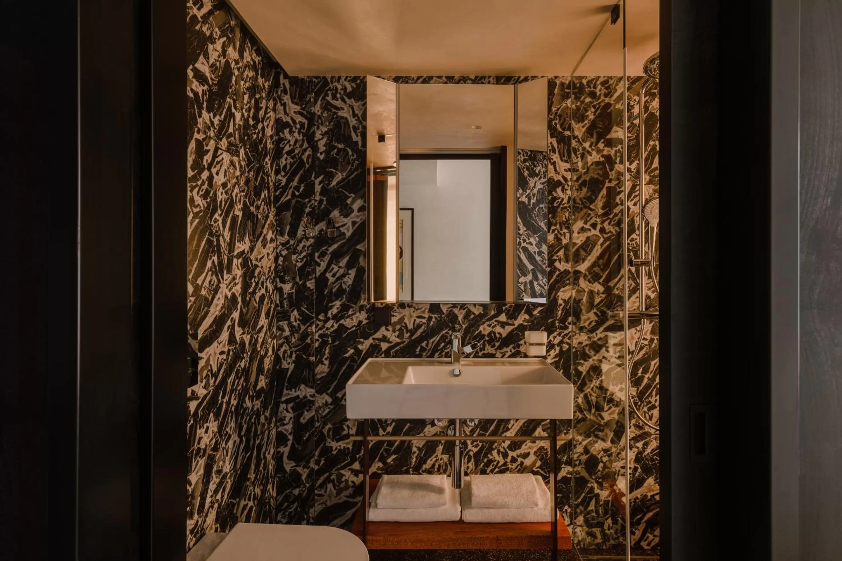 Bathroom in Warszauer Hotel