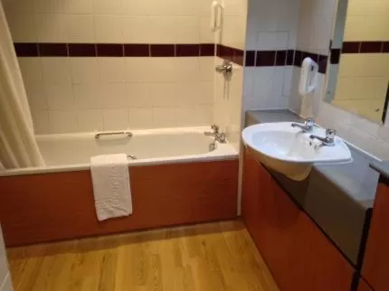 Shower, Bathroom in The Catherine Wheel Wetherspoon Hotel