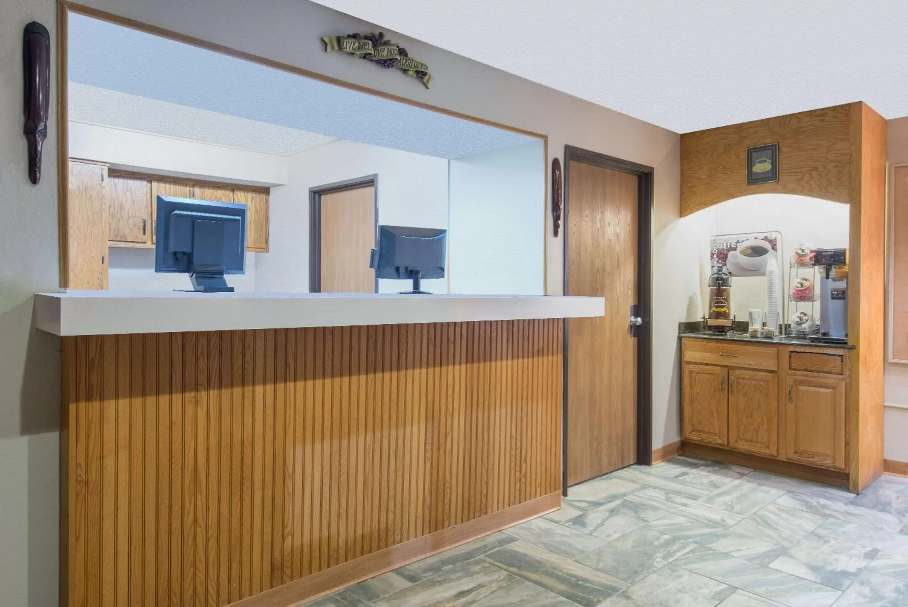 Lobby or reception, Lobby/Reception in Super 8 by Wyndham Youngstown/Austintown