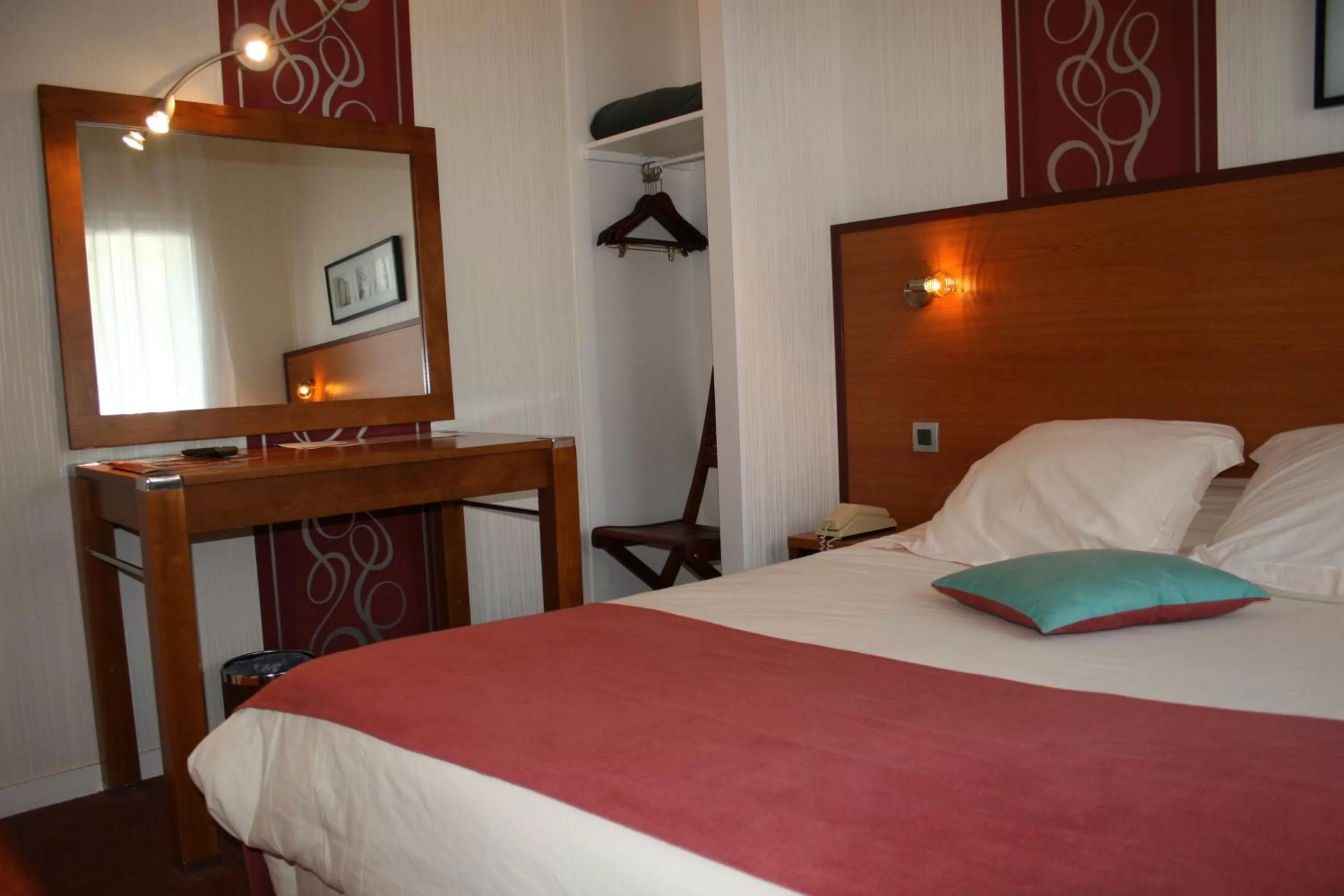 Double Room with Garden View in Cit'Hotel Capricorne