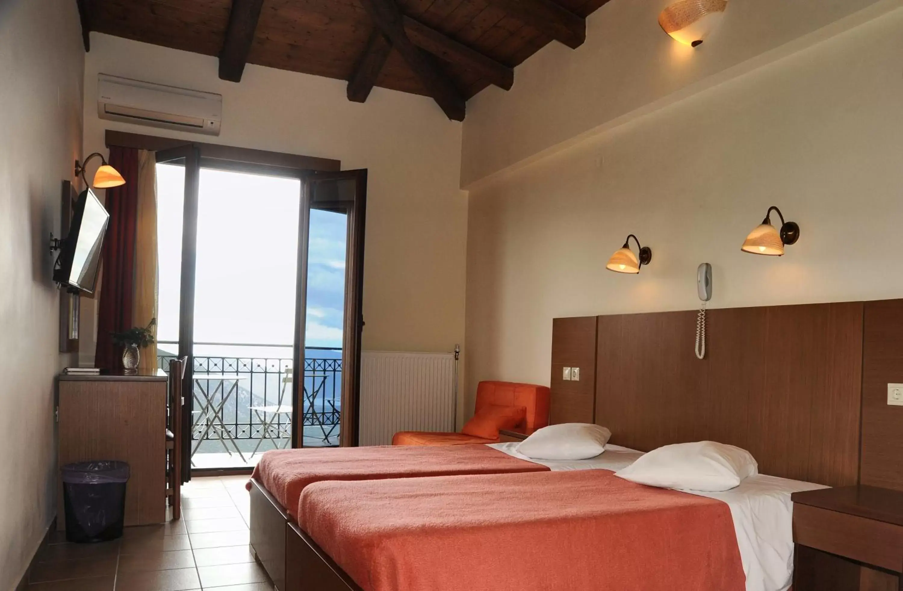 Balcony/Terrace, Bed in Castri Hotel