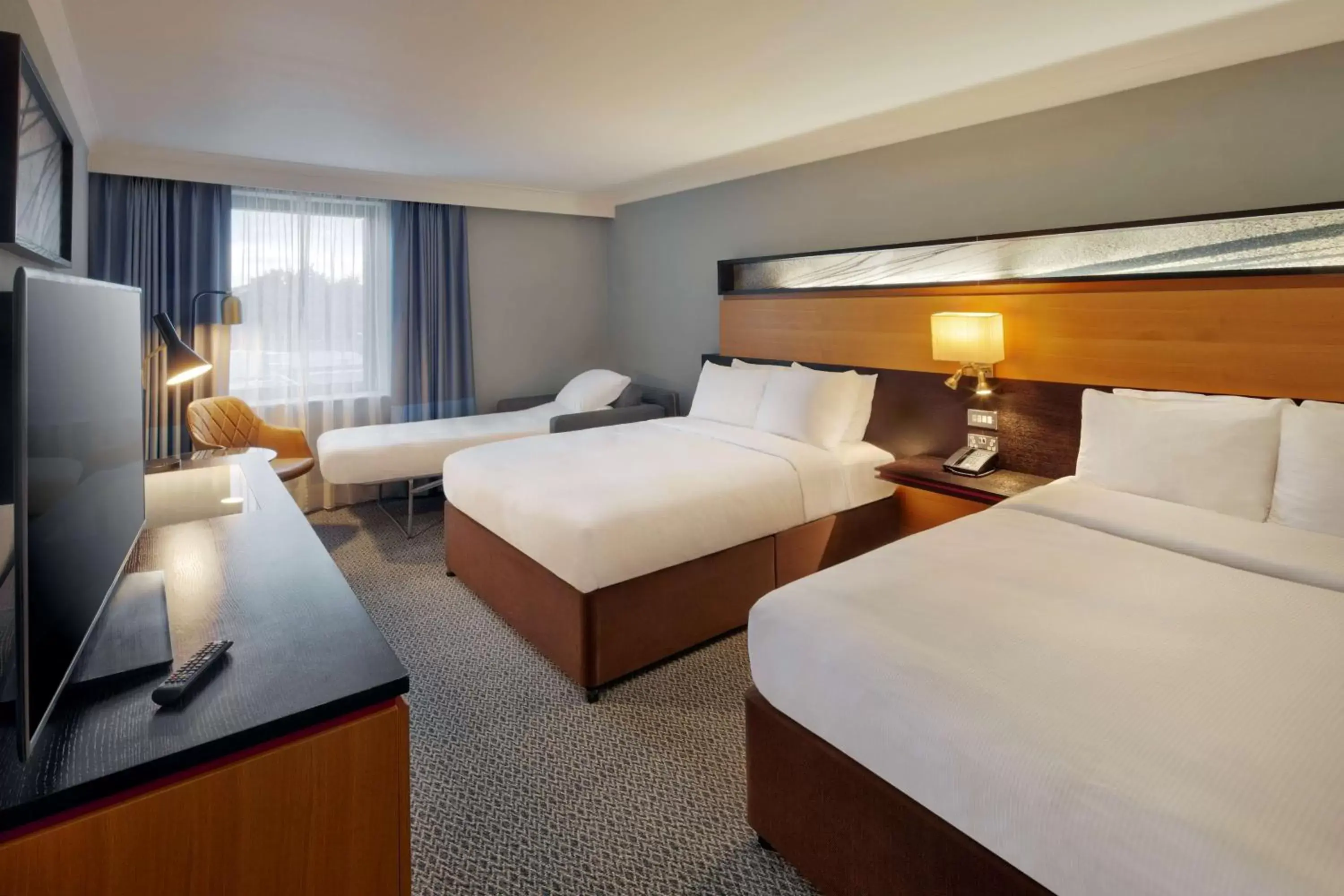 Bedroom, Bed in DoubleTree by Hilton Manchester Airport
