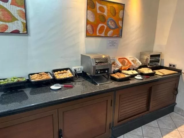 Restaurant/places to eat in Checkin Diamar