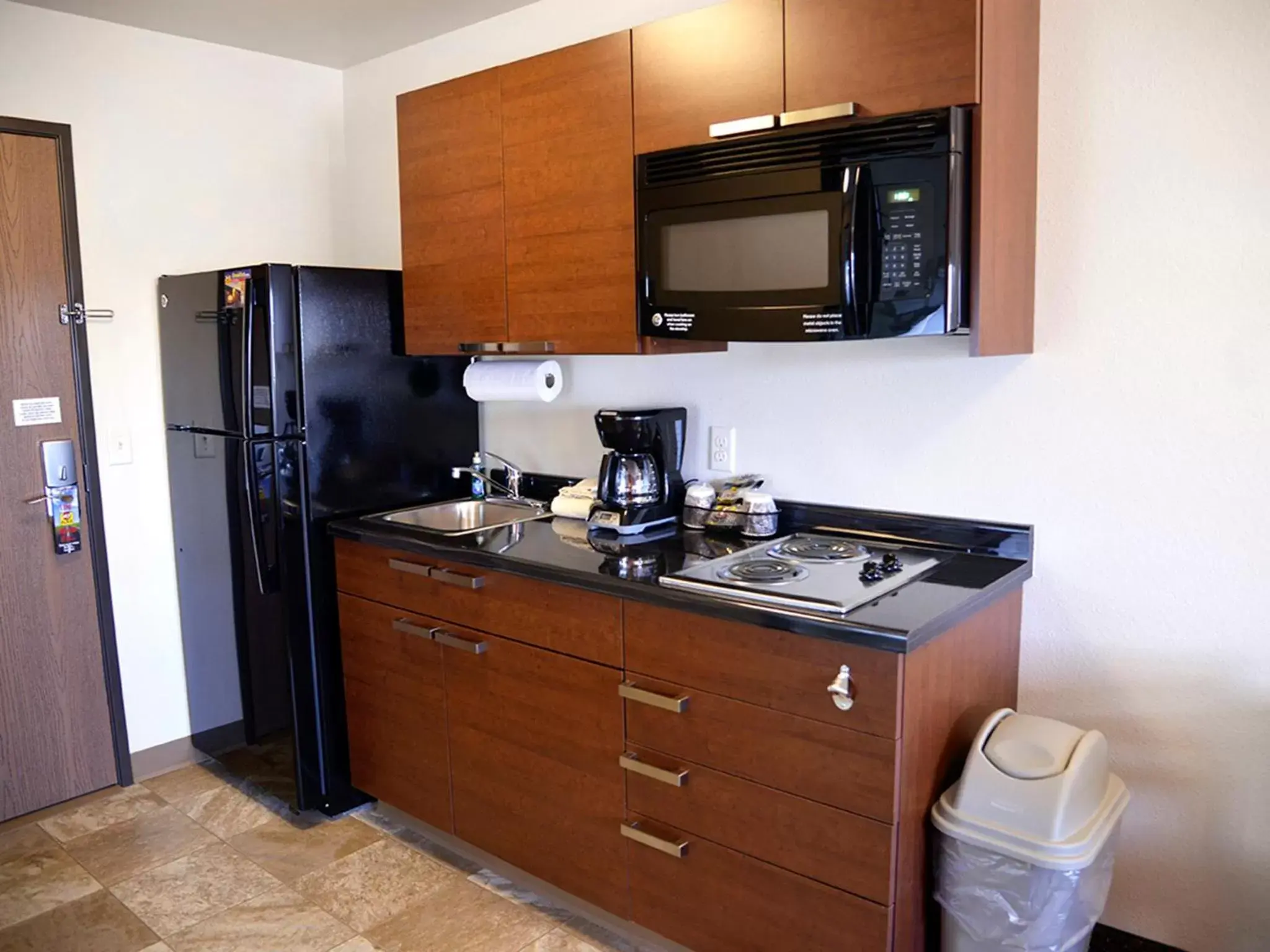 Kitchen or kitchenette, Kitchen/Kitchenette in My Place Hotel-Boise/Meridian, ID