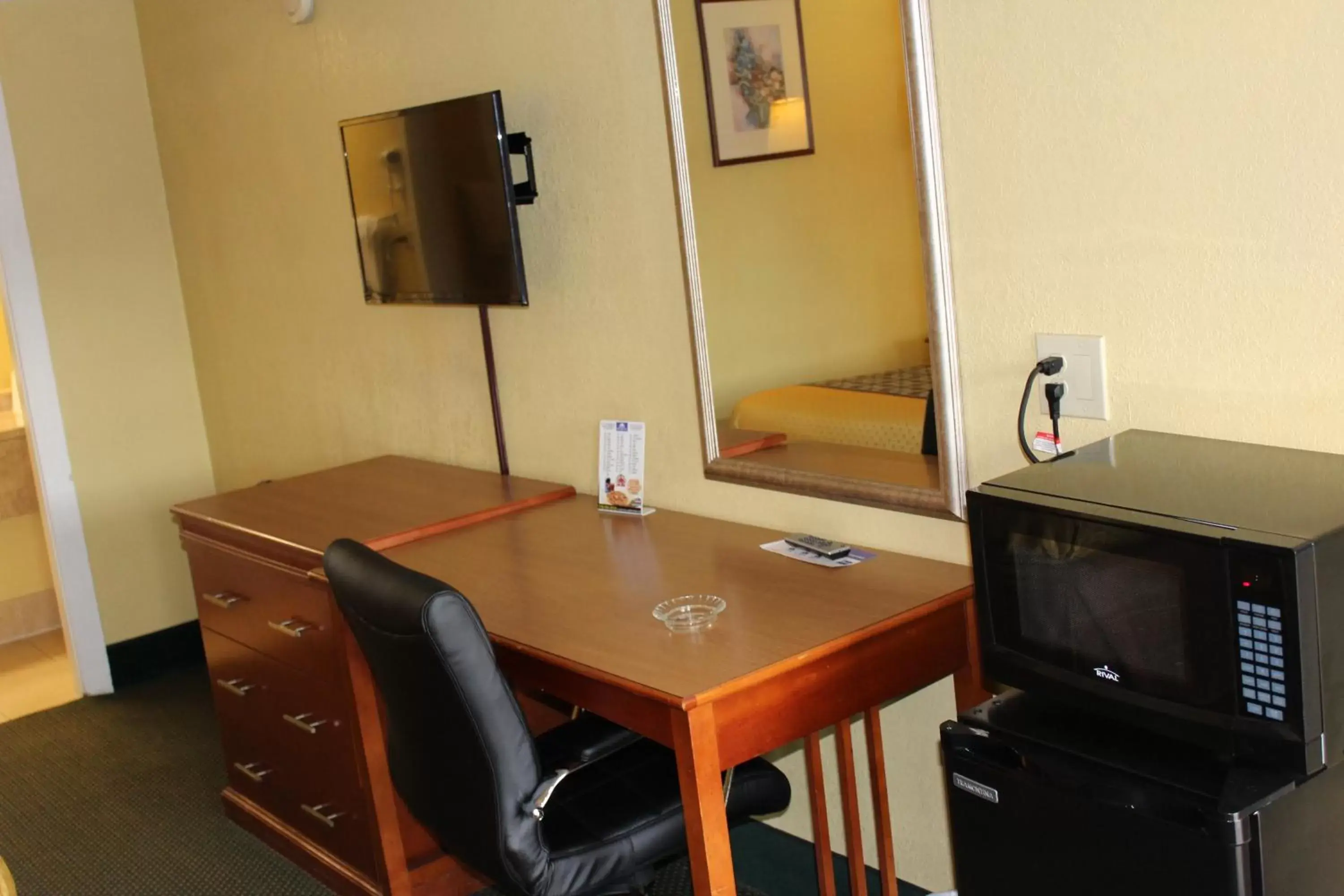 Other, TV/Entertainment Center in America's Best Value Inn Conyers