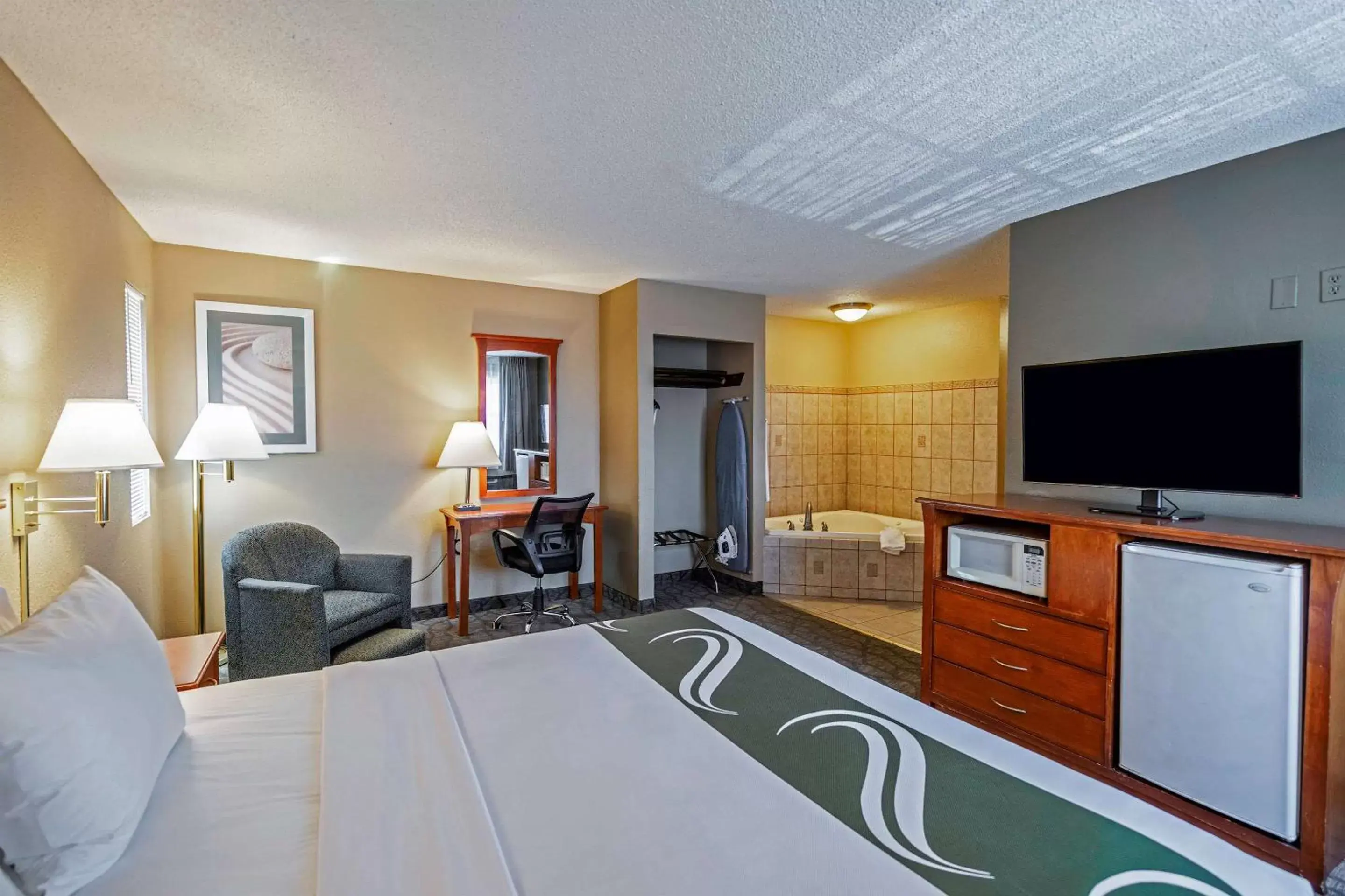 Photo of the whole room, TV/Entertainment Center in The Yosemite Inn