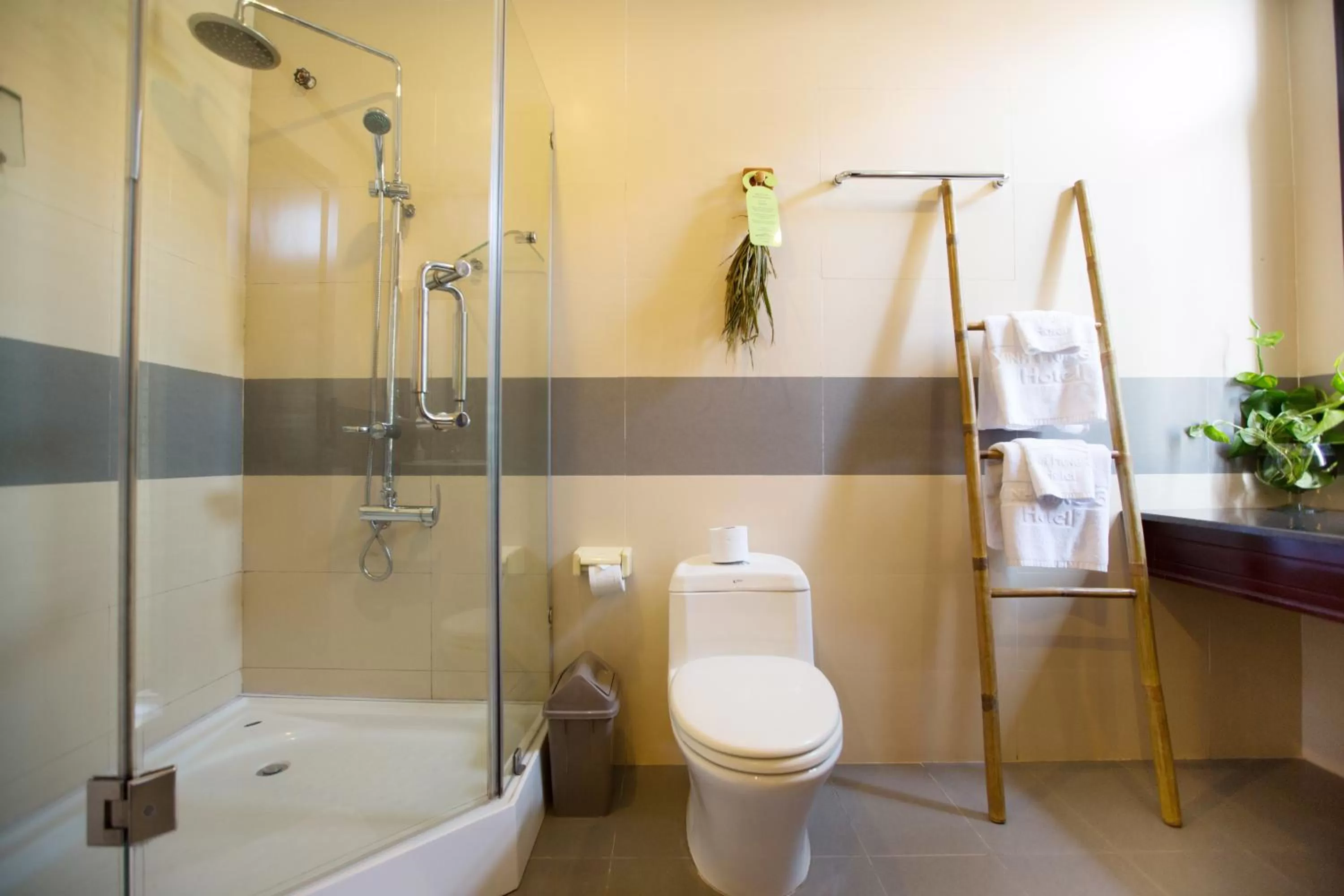 Bathroom in Hoi An Pho Library Hotel