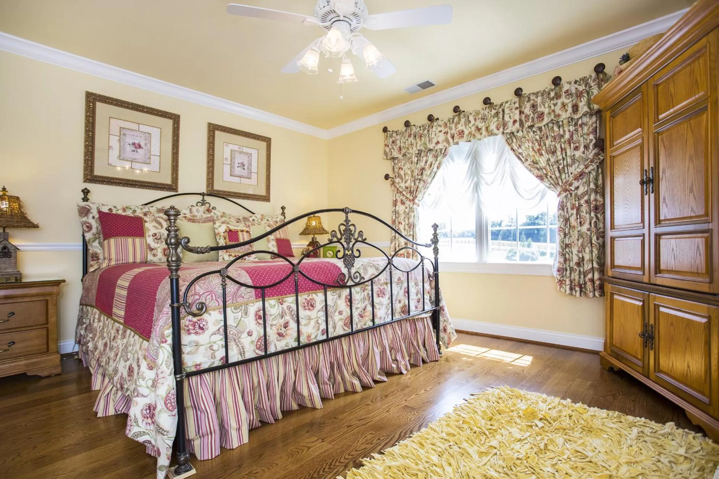 Bed in Pillow and Paddock B&B