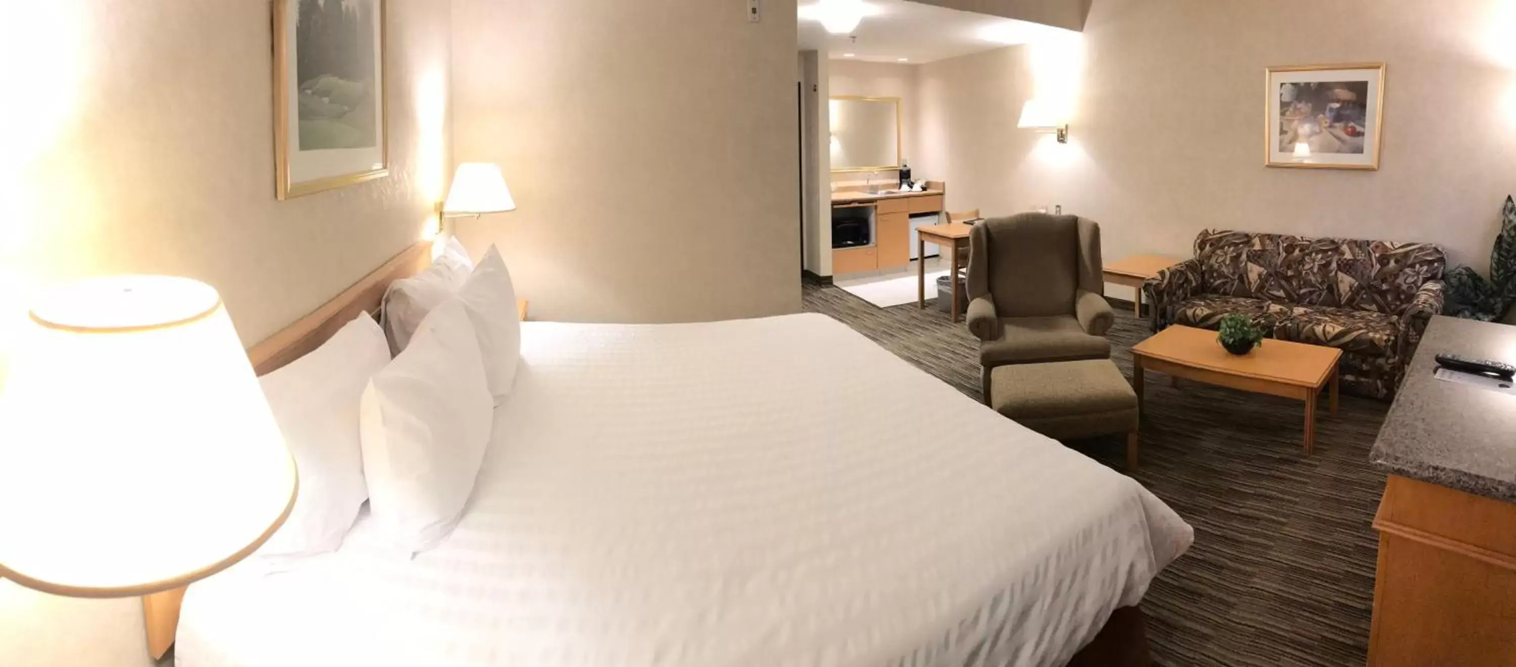 Bed in Humphry Inn And Suites