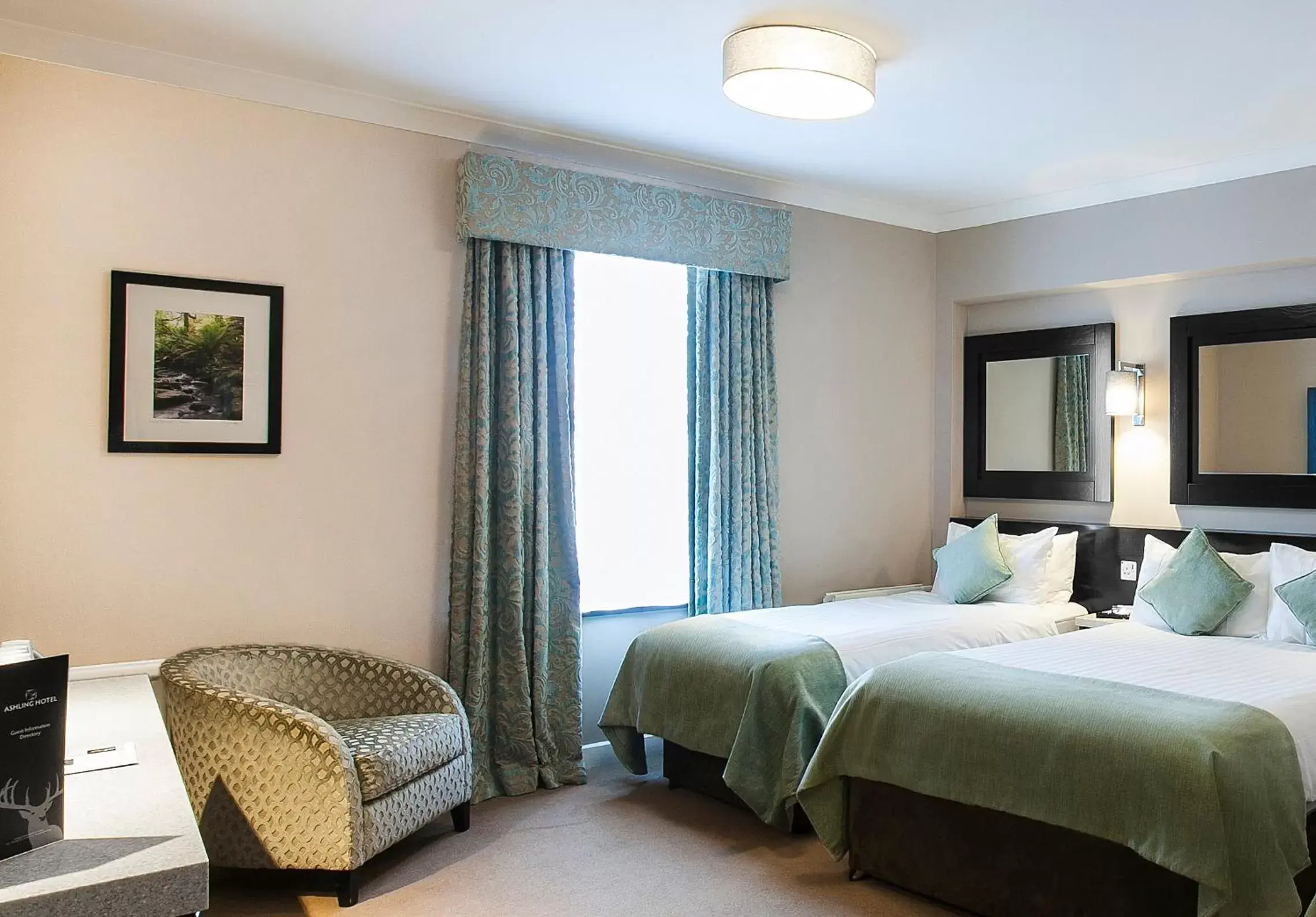 Photo of the whole room, Bed in Ashling Hotel Dublin