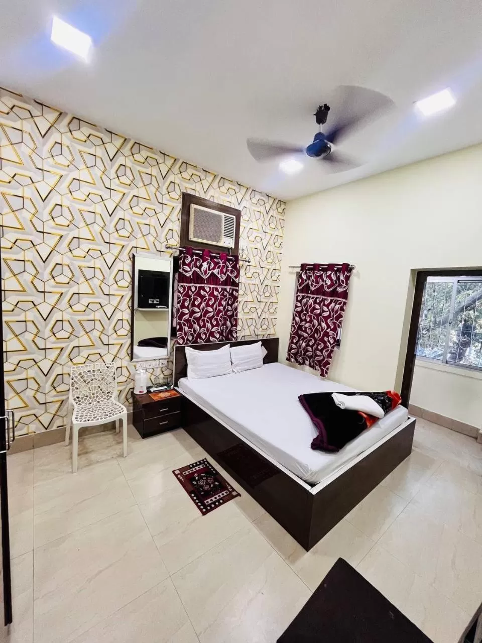 View (from property/room), Bed in Hotel Airlines