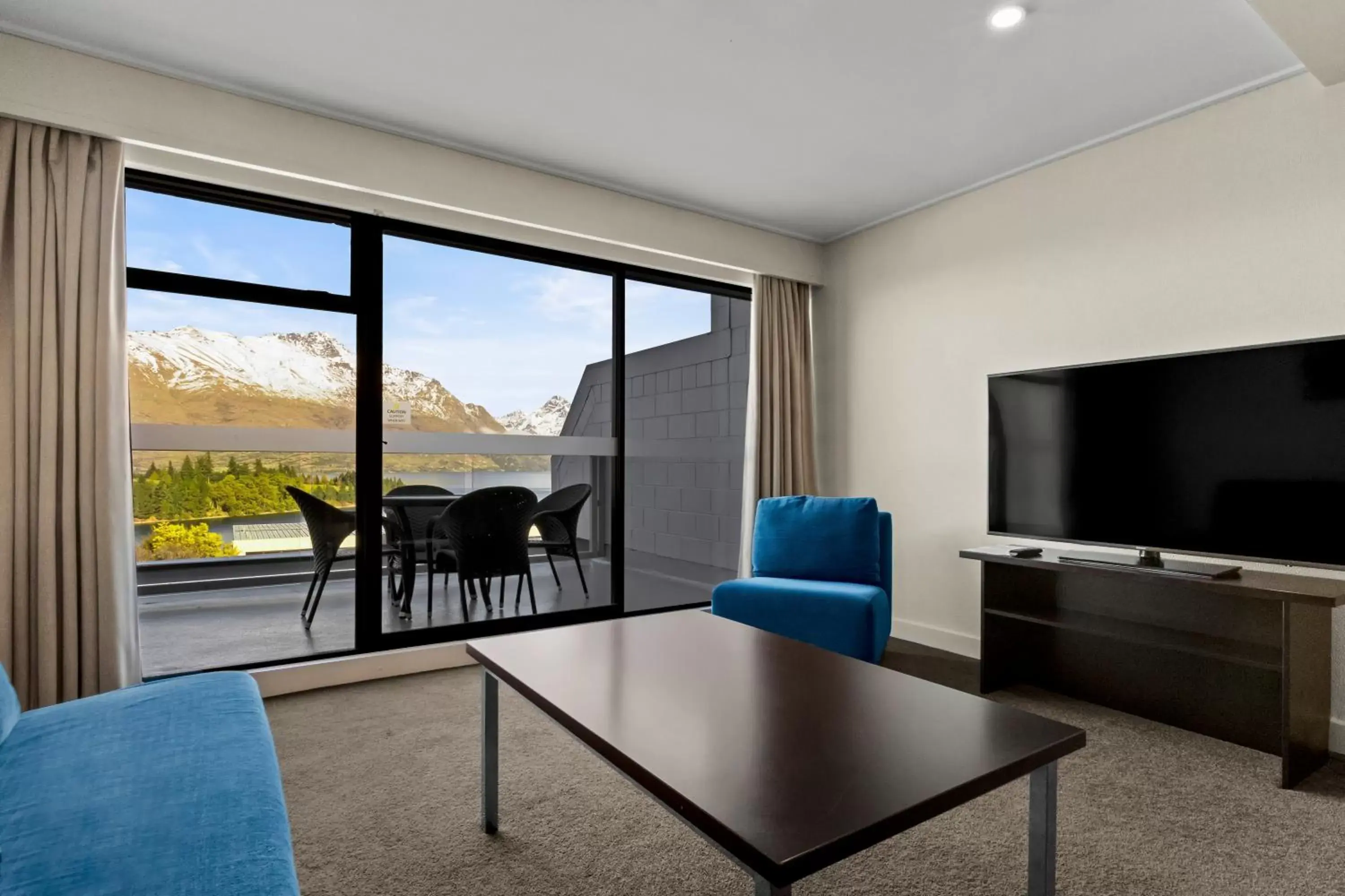 TV and multimedia, TV/Entertainment Center in Copthorne Hotel & Apartments Queenstown Lakeview