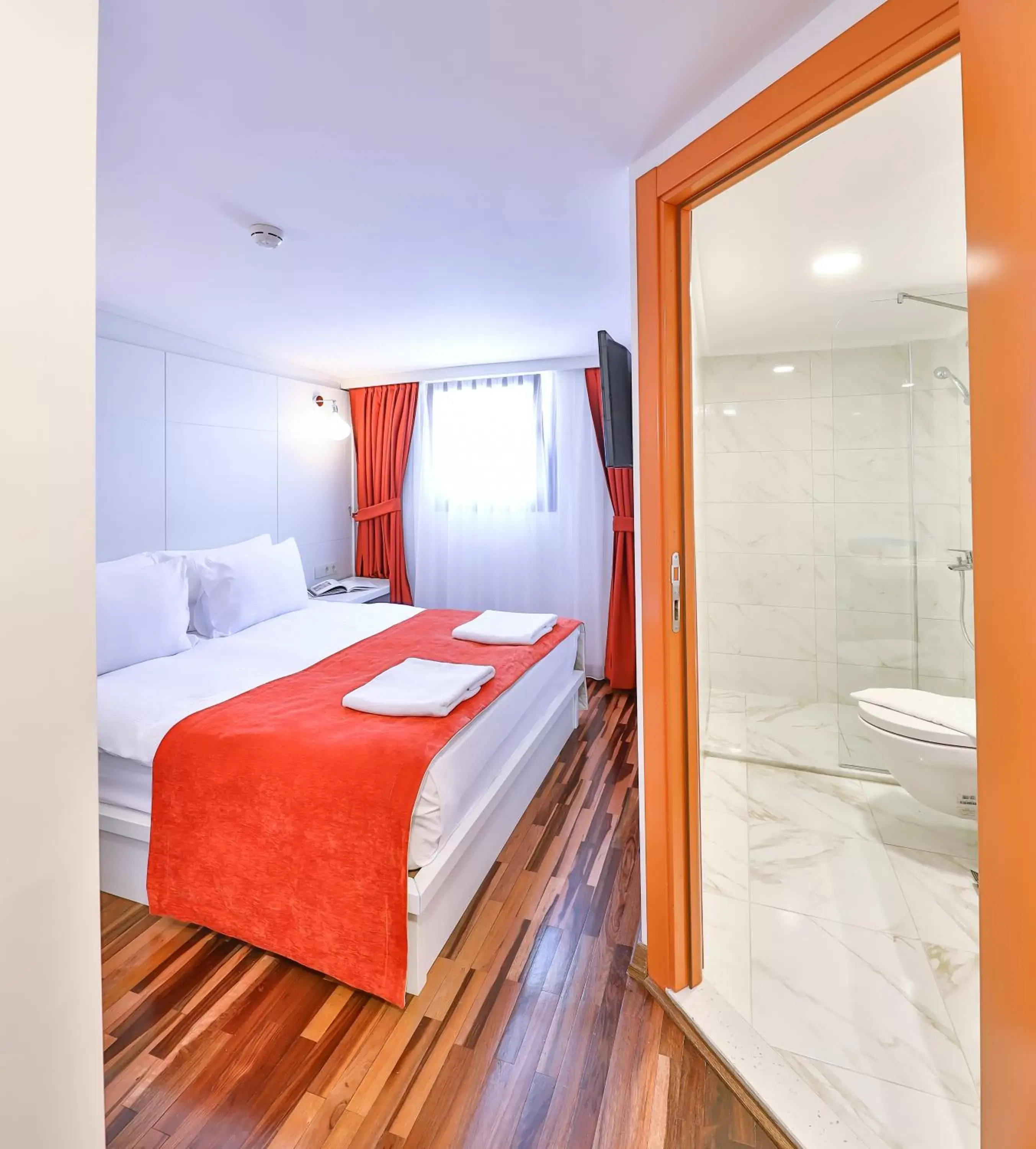 Photo of the whole room, Bathroom in Senatus Hotel - Special Class