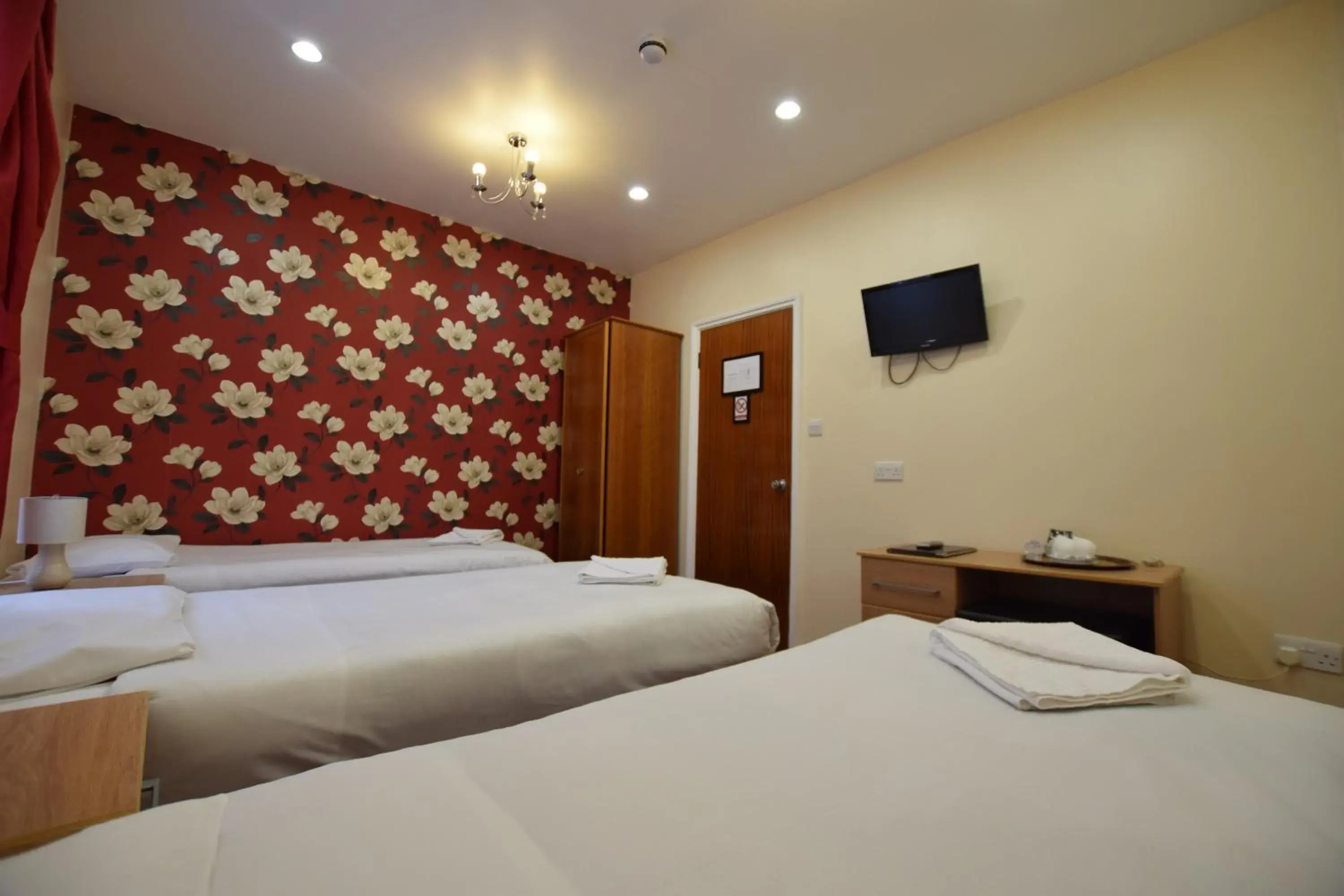 Bedroom, Bed in Cranbrook Hotel Bedroom, Bed in Cranbrook Hotel