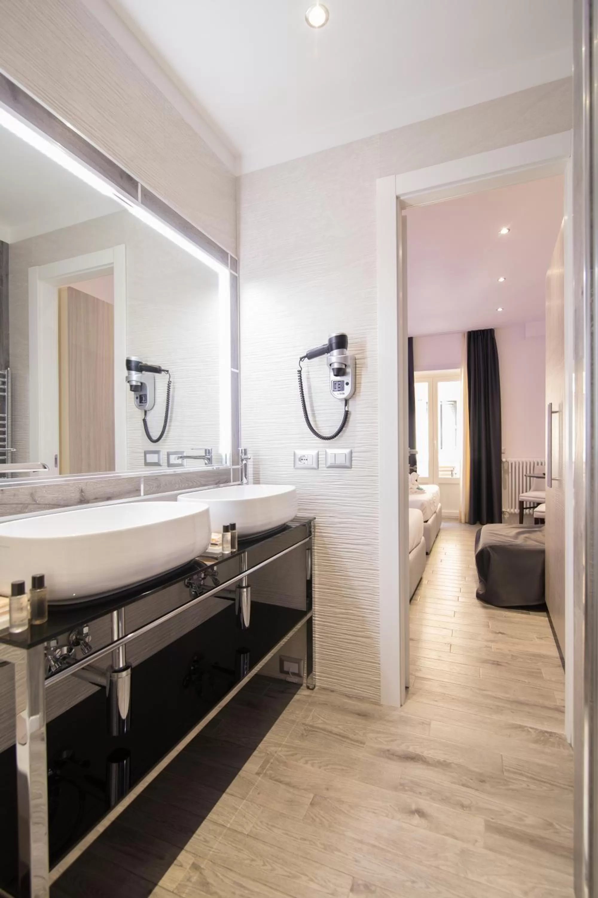 Photo of the whole room, Bathroom in Vatican Relais Rome Suite