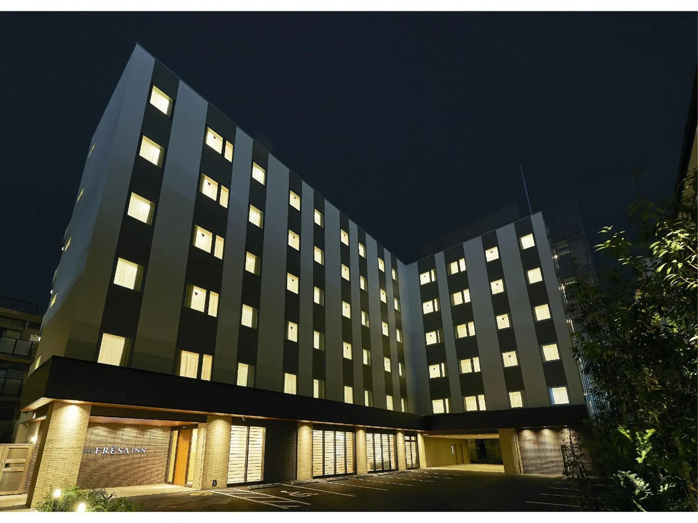 Property building in Sotetsu Fresa Inn Kamakura-Ofuna Higashiguchi Property building in Sotetsu Fresa Inn Kamakura-Ofuna Higashiguchi