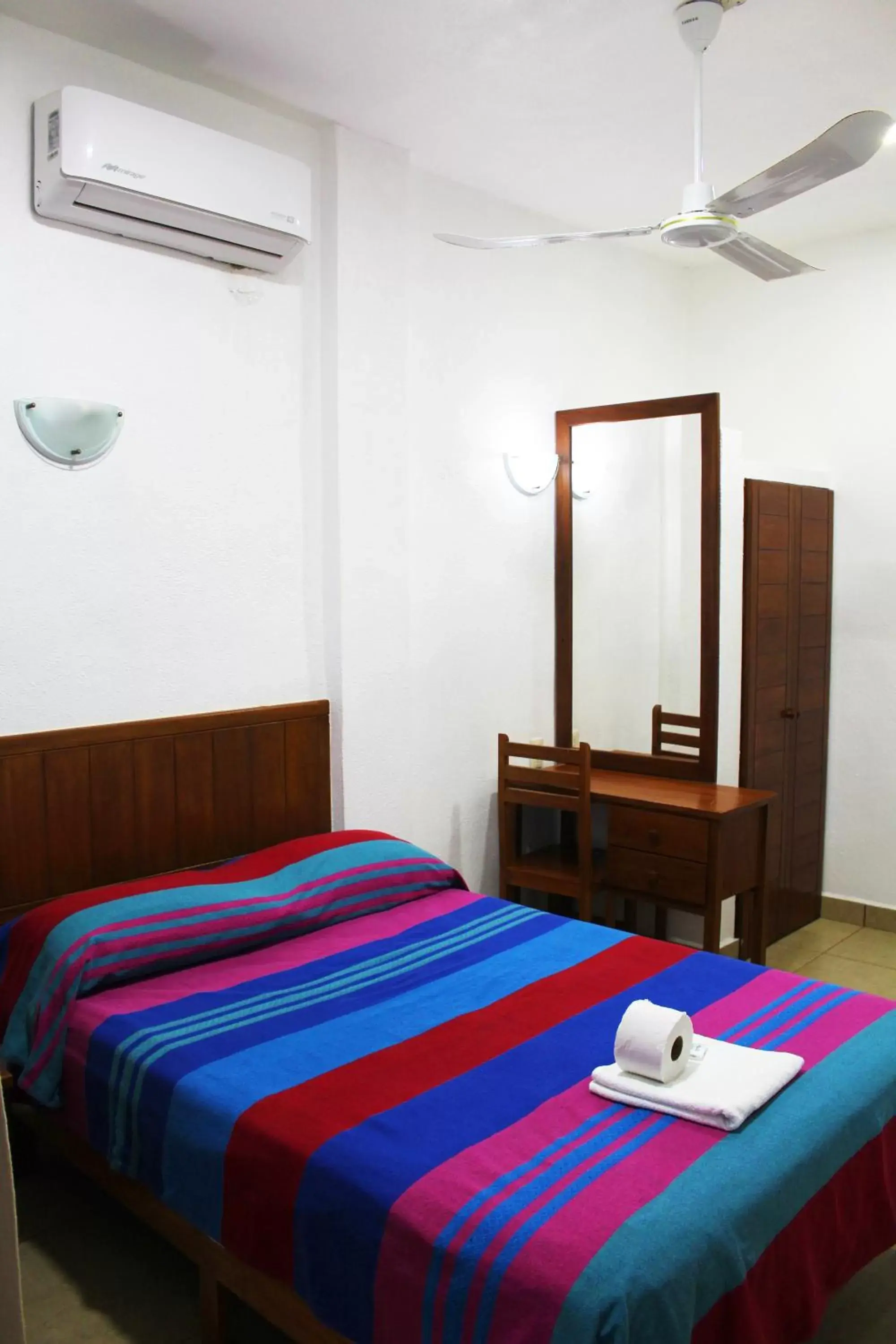 Toilet, Bed in Hotel VidaMar