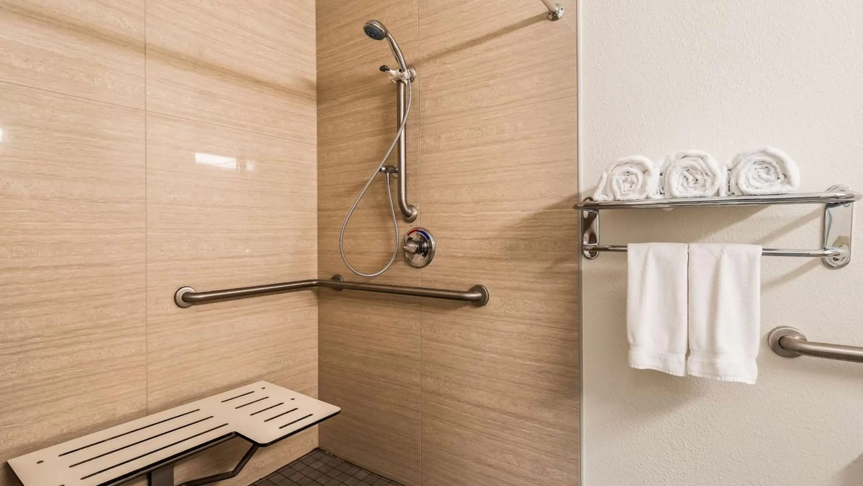 Bathroom in Best Western Rose Quartz Inn