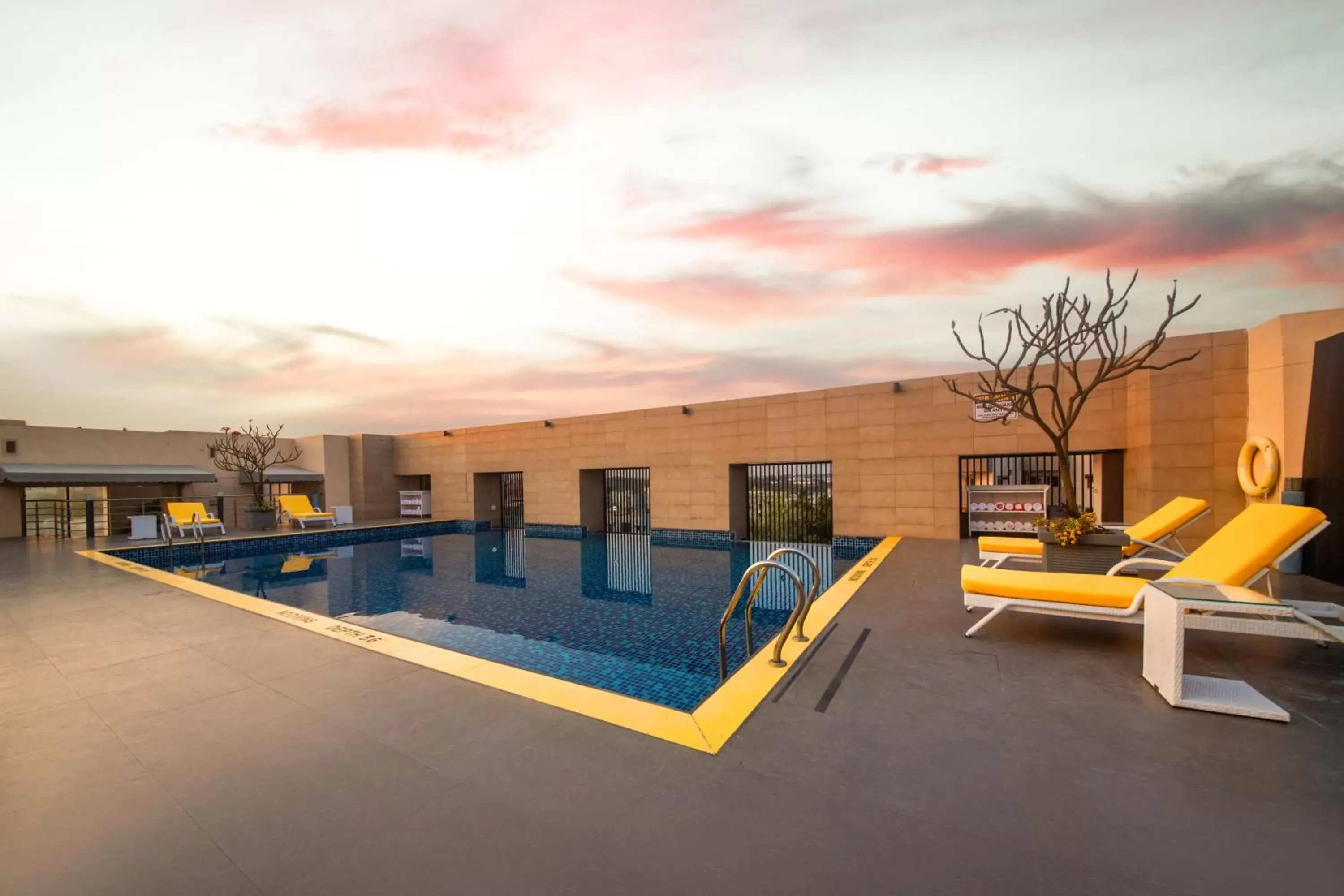 Swimming pool in Marigold Hotel Swimming pool in Marigold Hotel