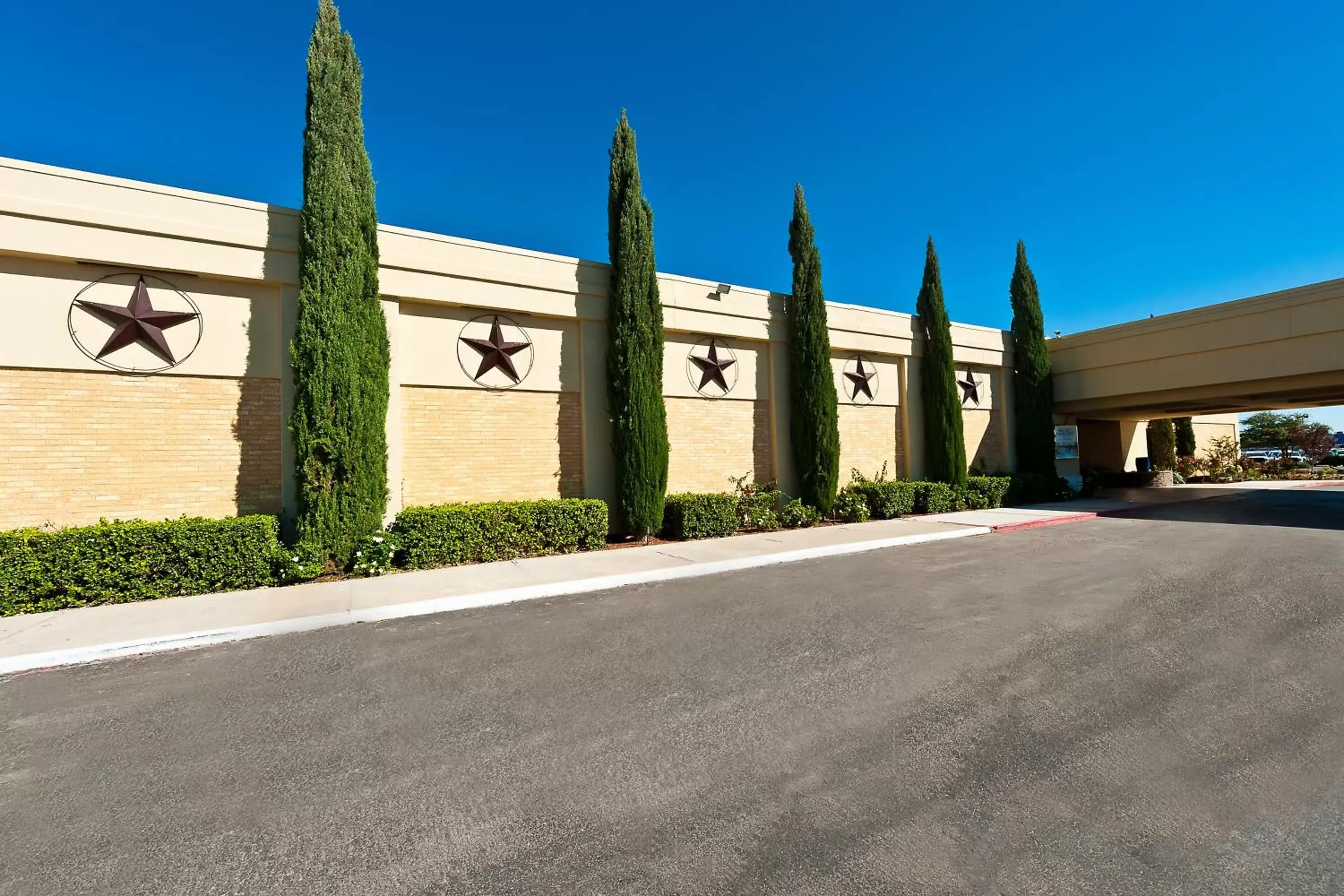 Facade/entrance, Property Building in Grand Texan Hotel and Convention Center