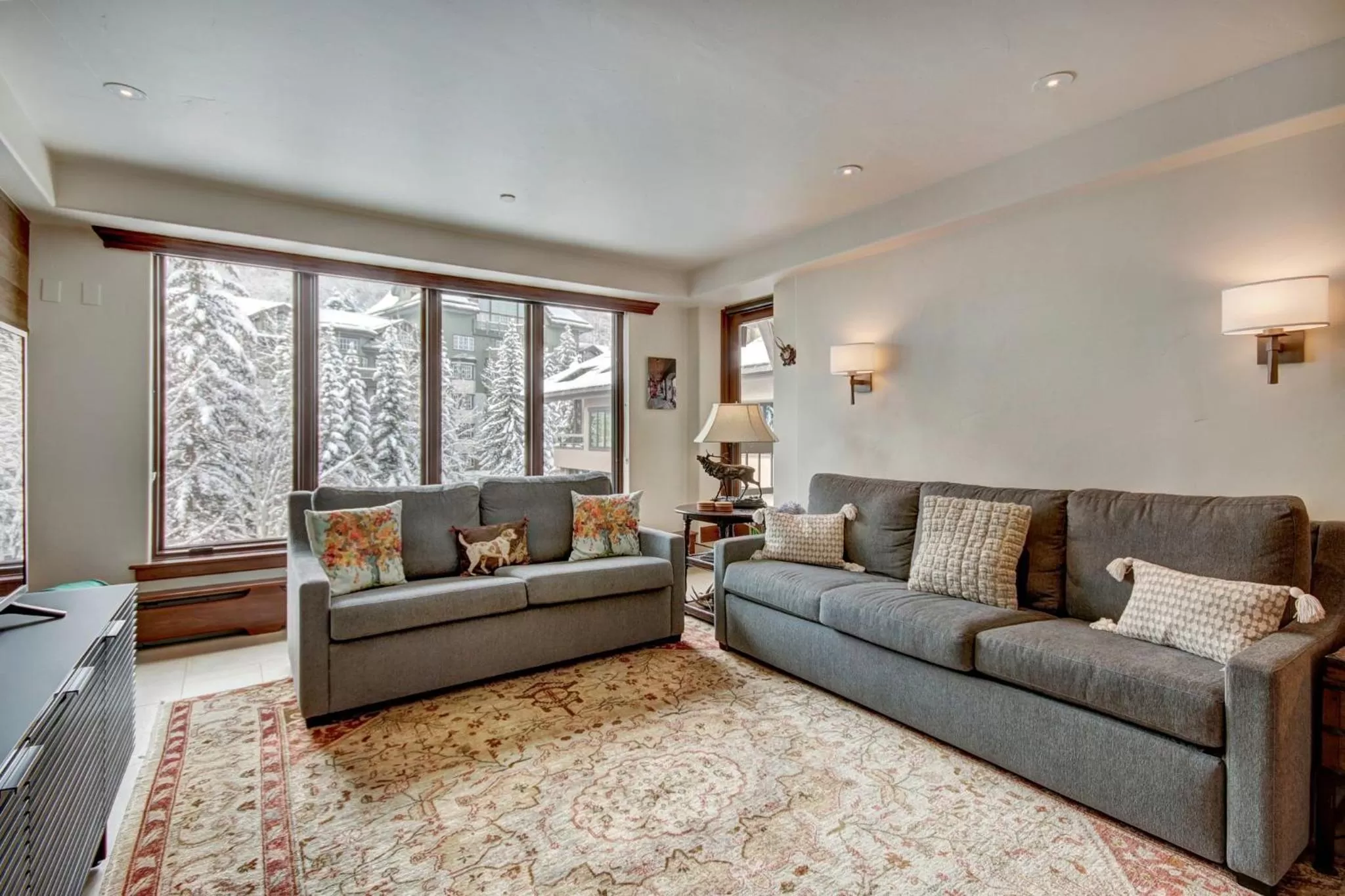 Living room in The Pines Lodge, a RockResort