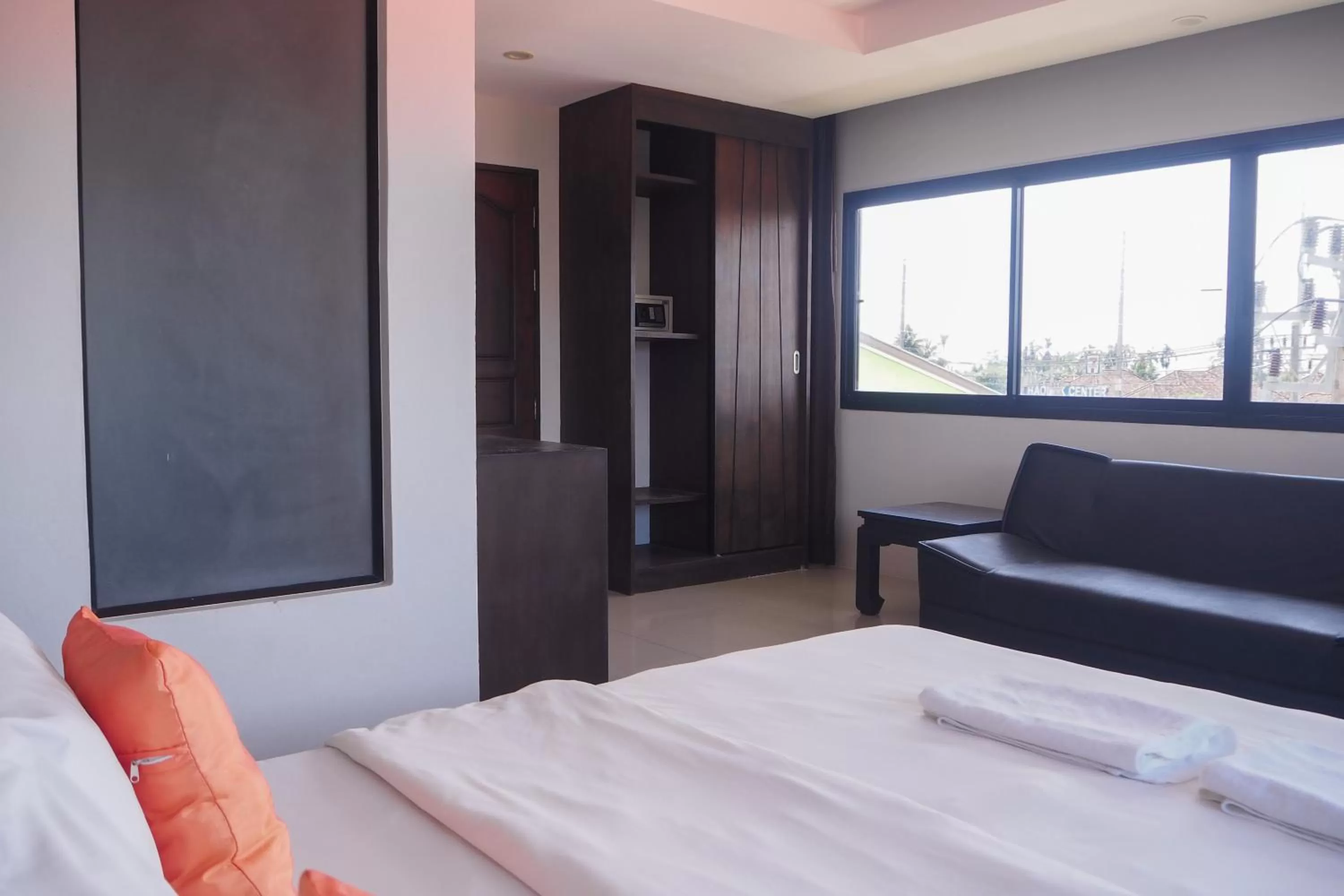 Photo of the whole room, Bed in Rakkawan Residence