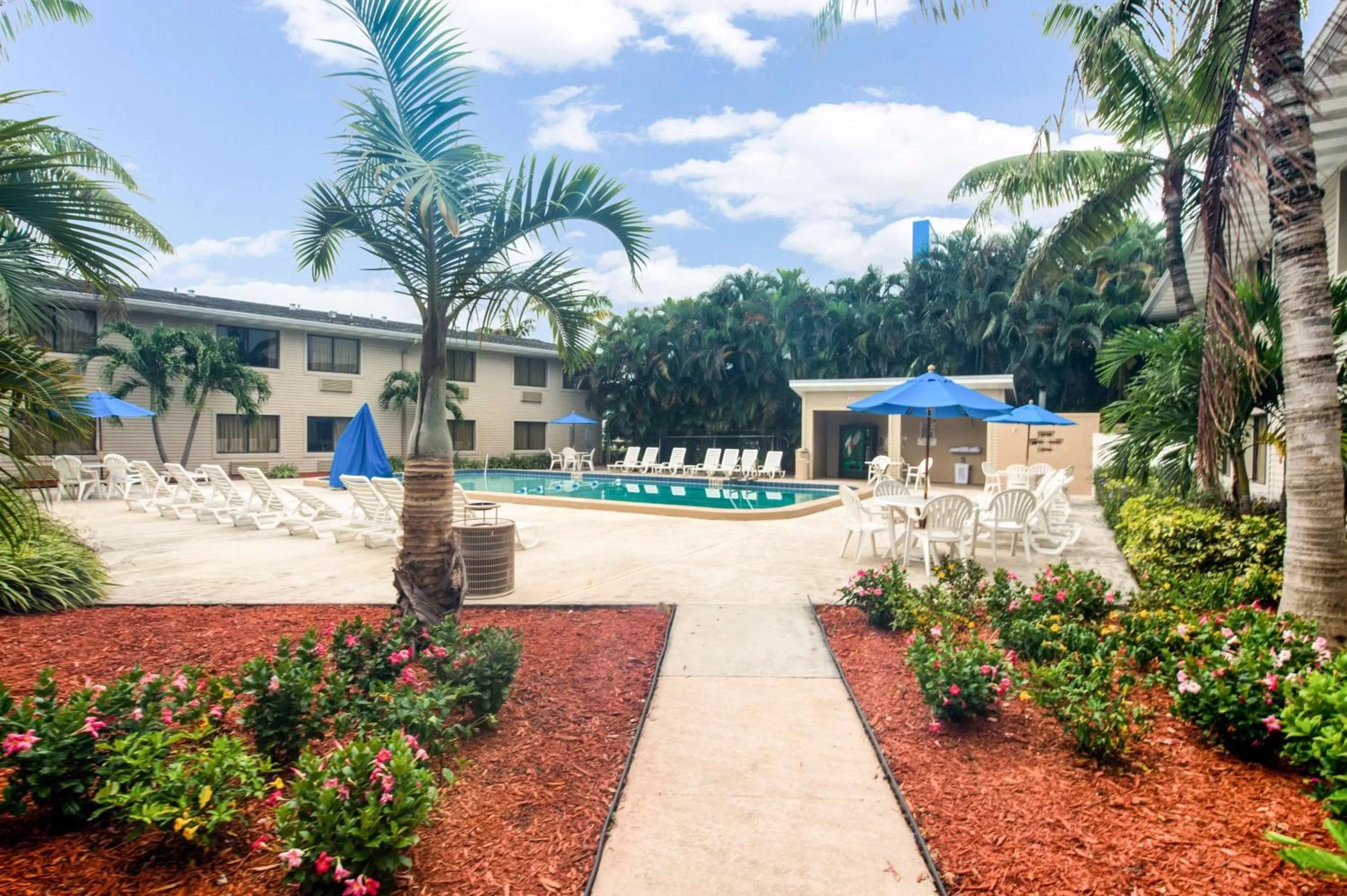 Property building in Motel 6-Fort Lauderdale, FL