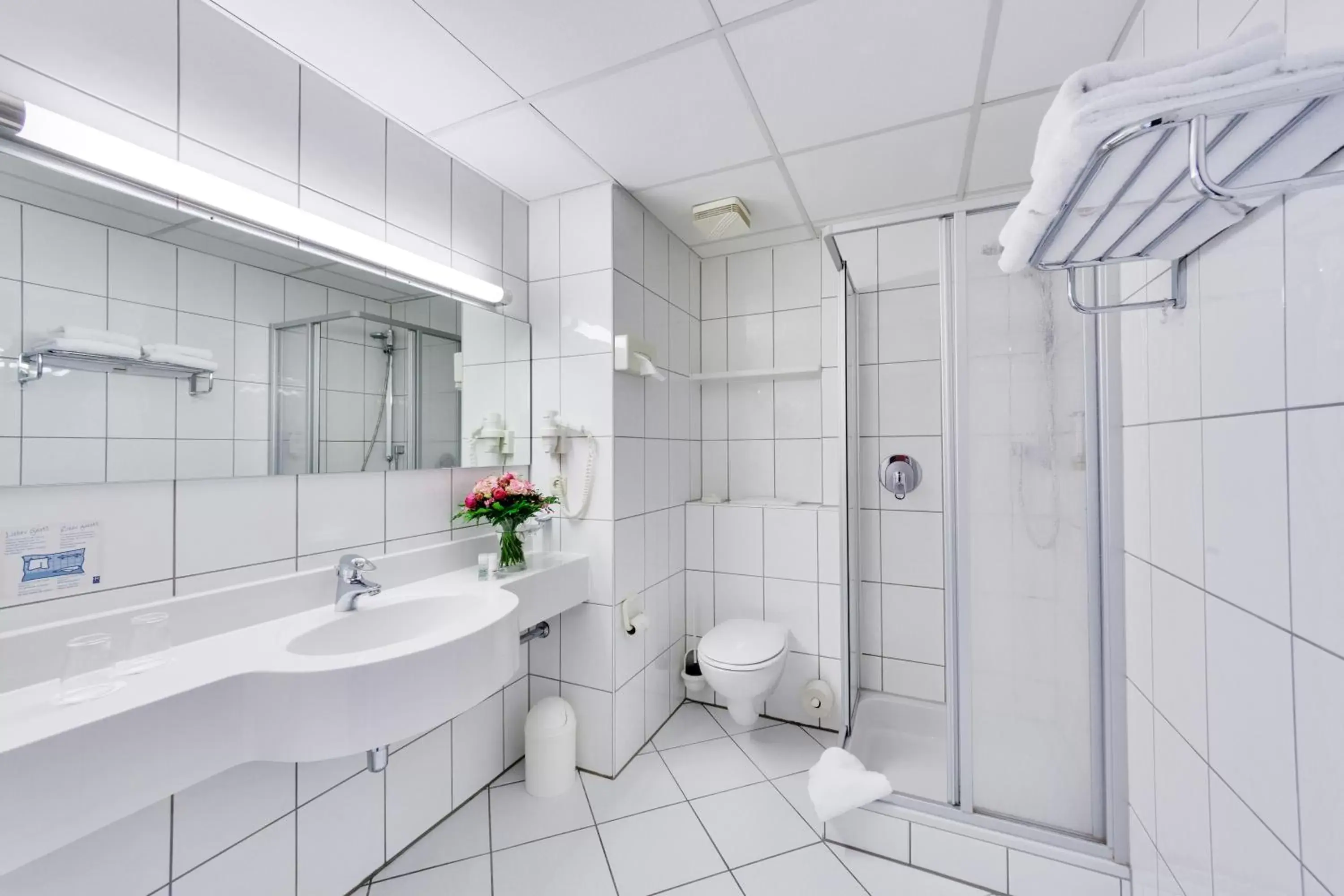 Shower, Bathroom in Trans World Hotel Columbus