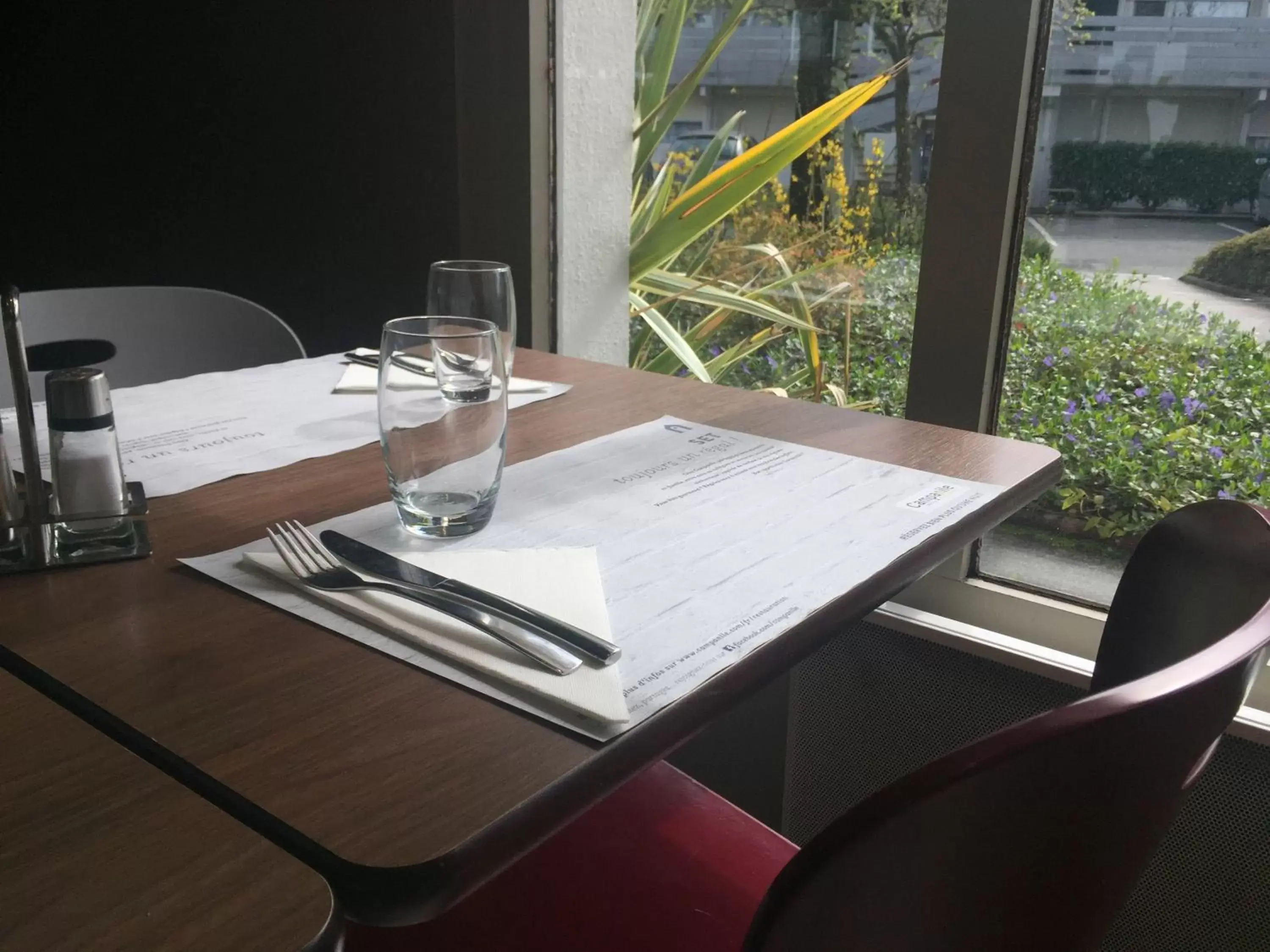 Staff, Restaurant/Places to Eat in Campanile Nantes ~ Saint-Herblain