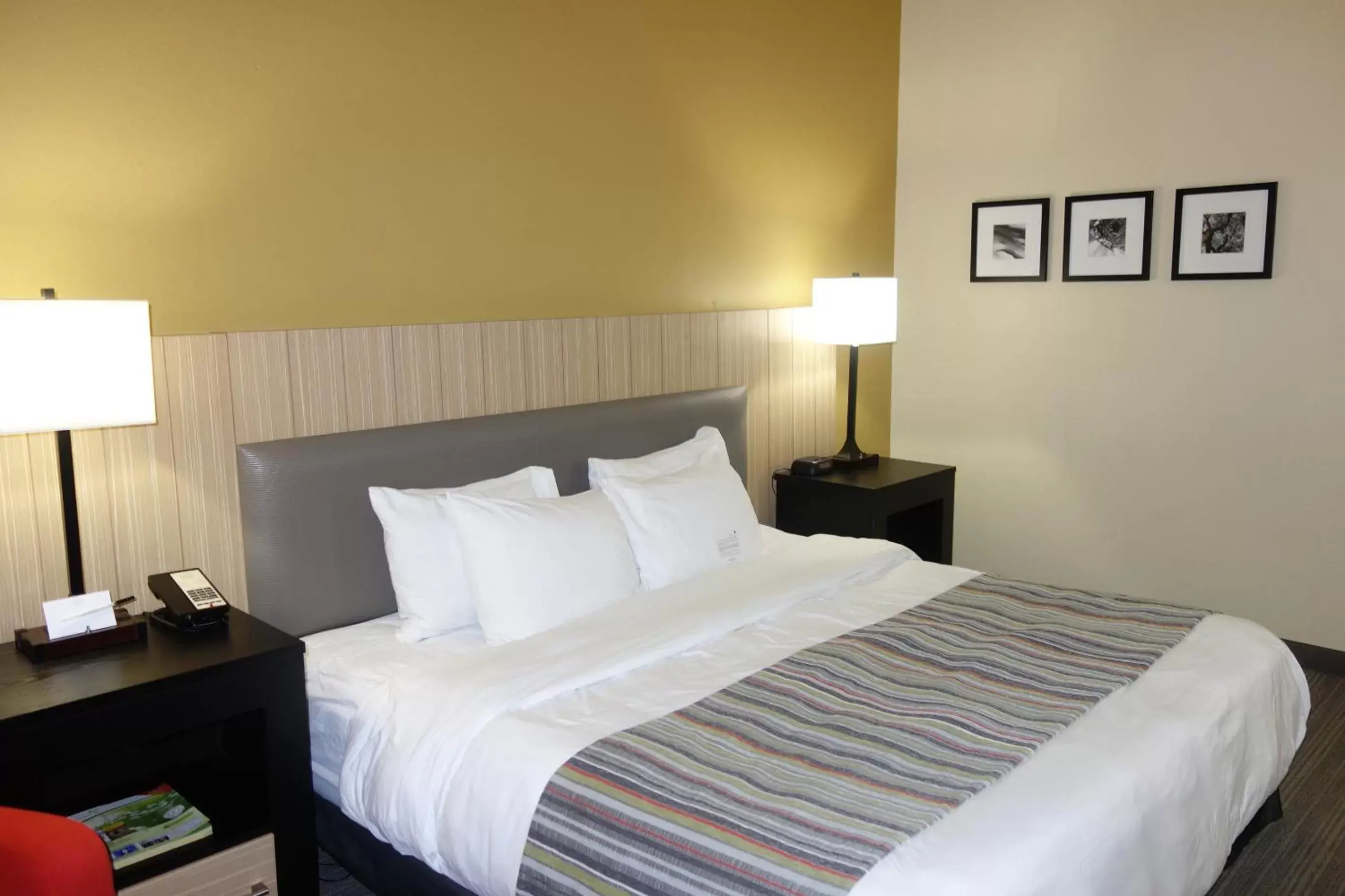 Other, Bed in Country Inn & Suites by Radisson, Dalton, GA