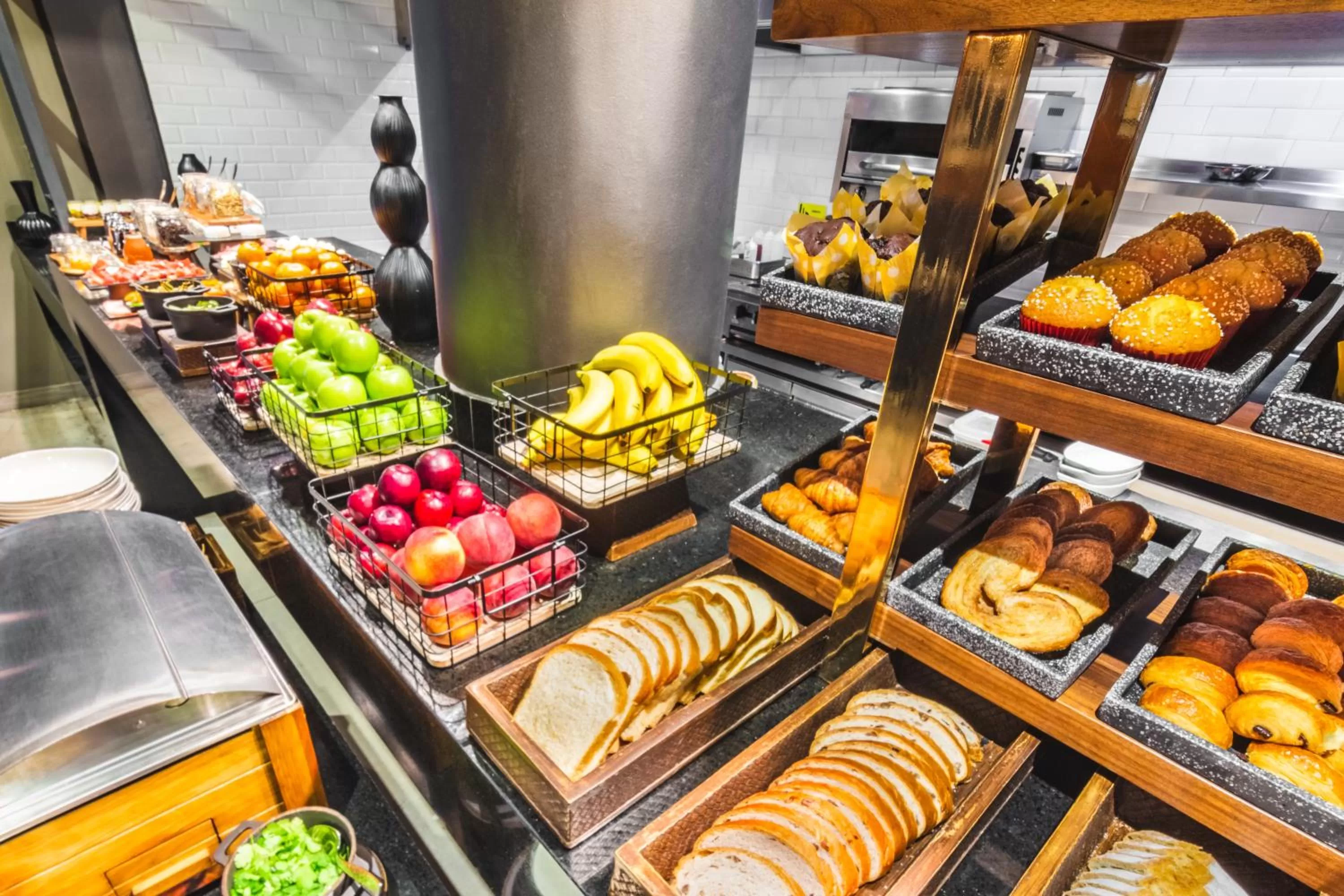 Breakfast in The Fives Oceanfront