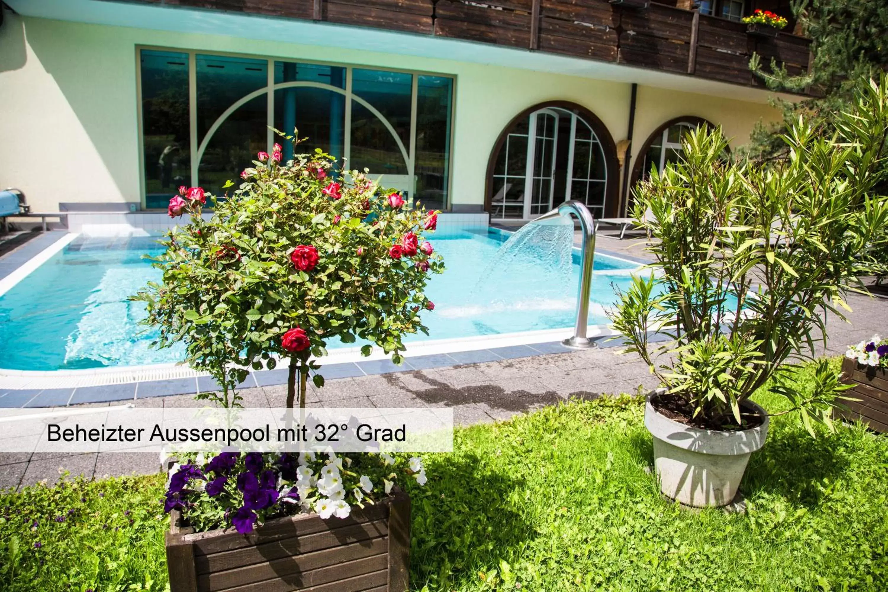 Open Air Bath, Swimming Pool in Hotel Simmenhof