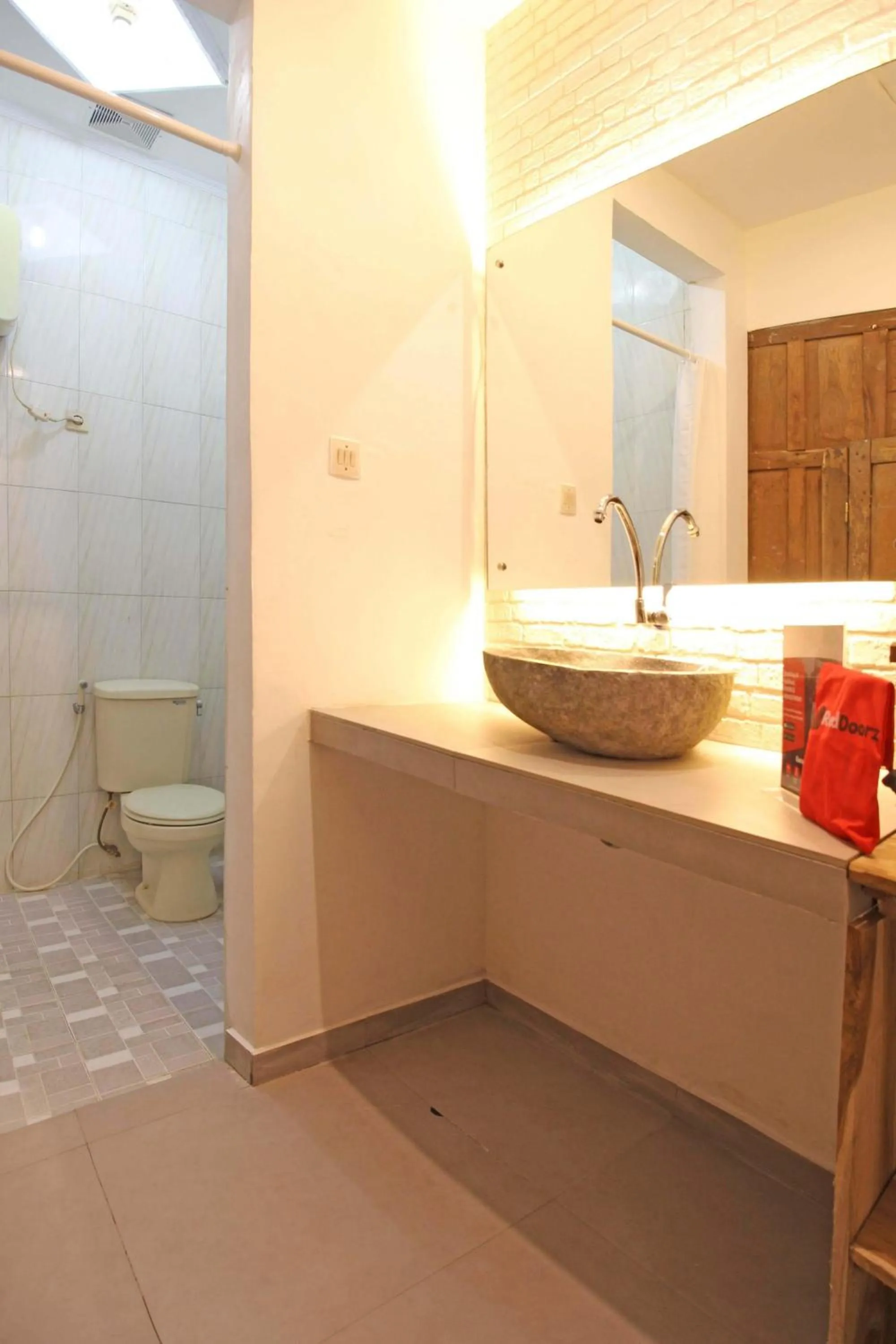 Bathroom in RedDoorz near Pojok Beteng Prawirotaman