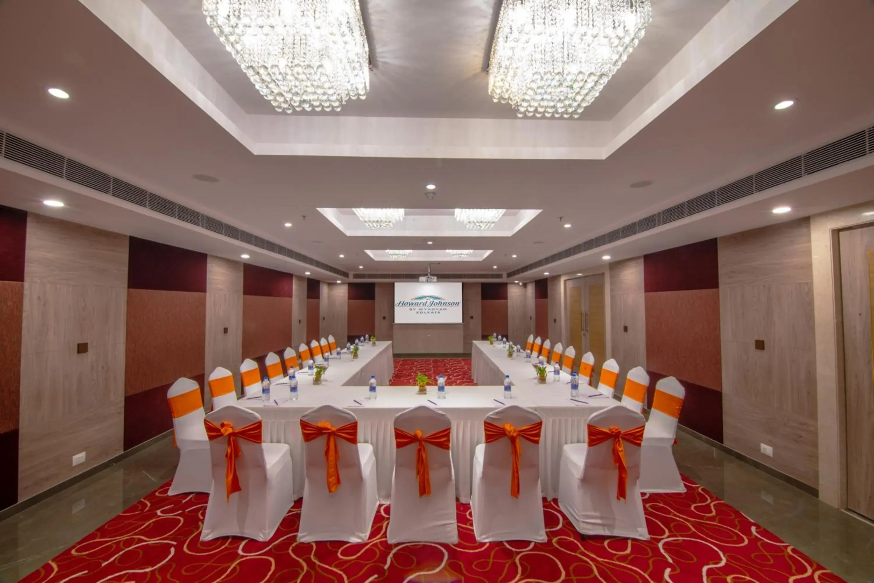 Banquet/Function facilities, Business Area/Conference Room in Howard Johnson Kolkata