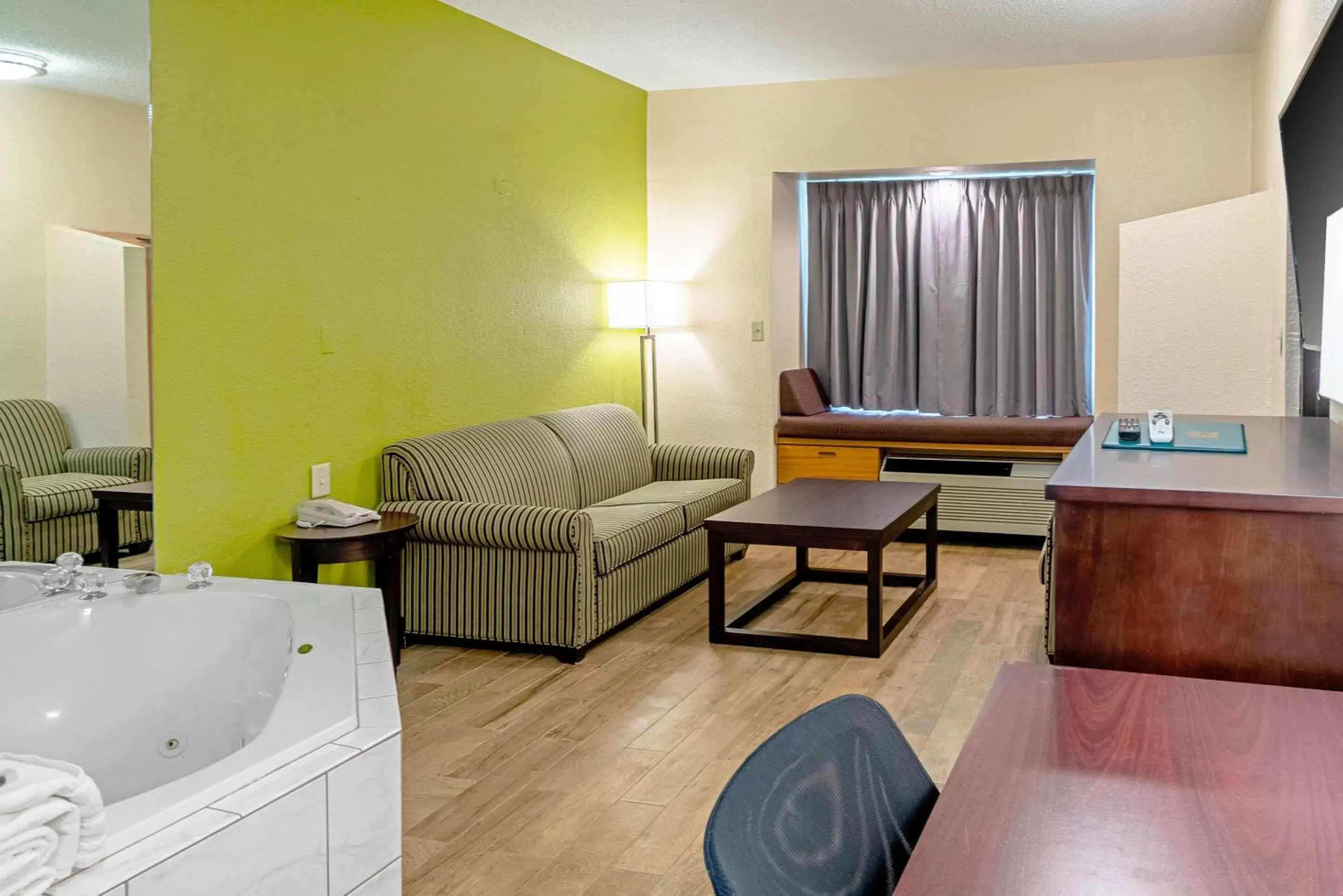 Photo of the whole room, Seating Area in Quality Inn & Suites