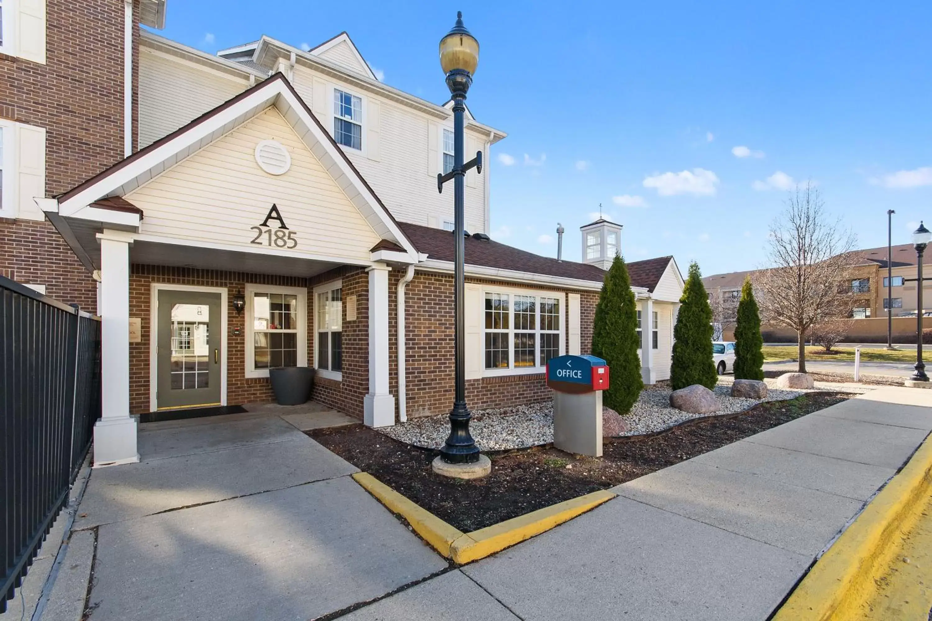 Property building in Extended Stay America Suites - Chicago - Elgin - West Dundee Property building in Extended Stay America Suites - Chicago - Elgin - West Dundee