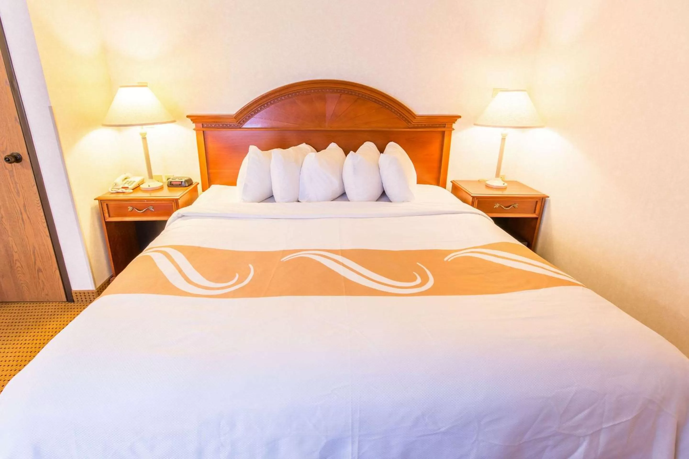 Photo of the whole room, Bed in Quality Inn & Suites University