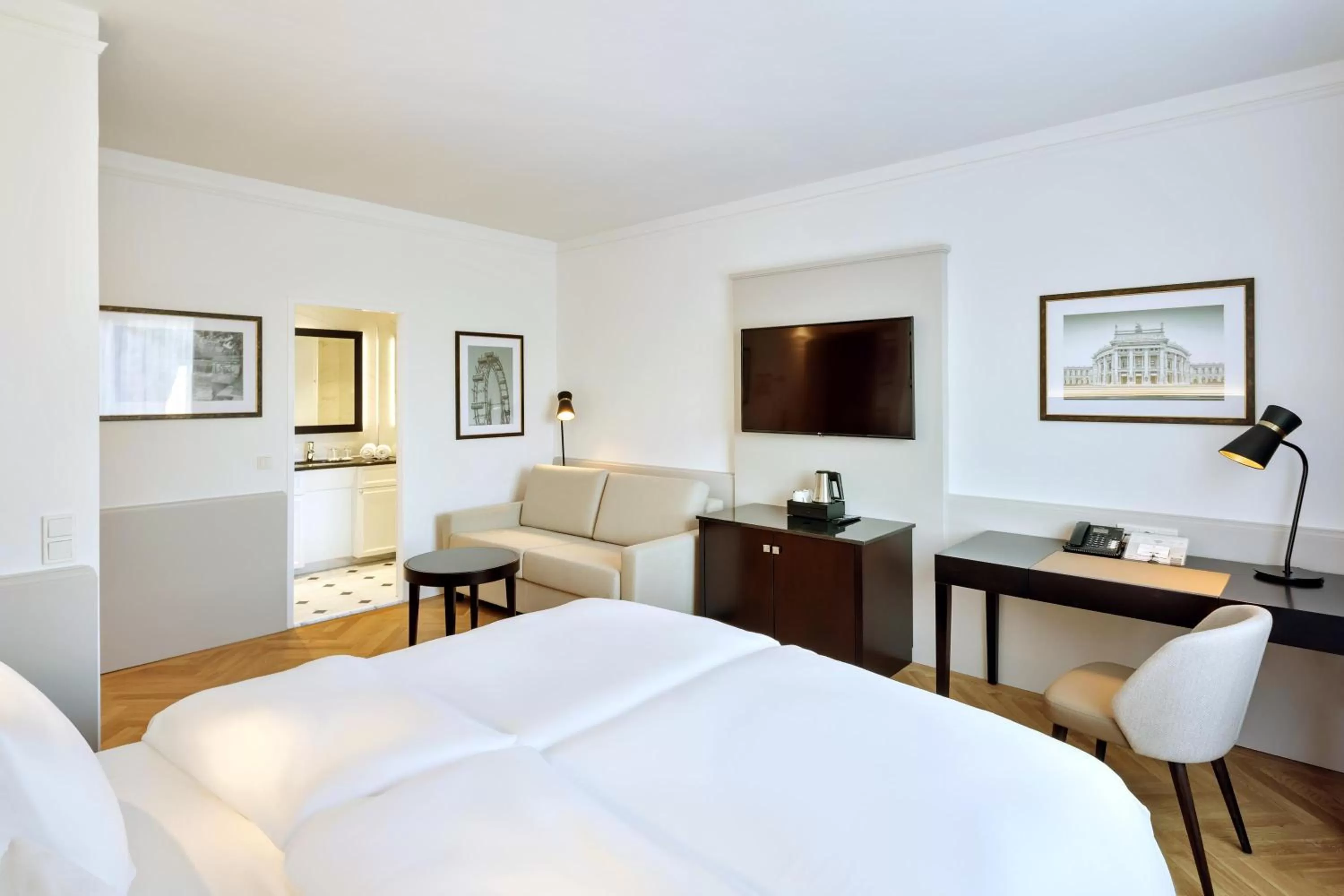 Photo of the whole room, Bed in Austria Trend Parkhotel Schönbrunn Wien