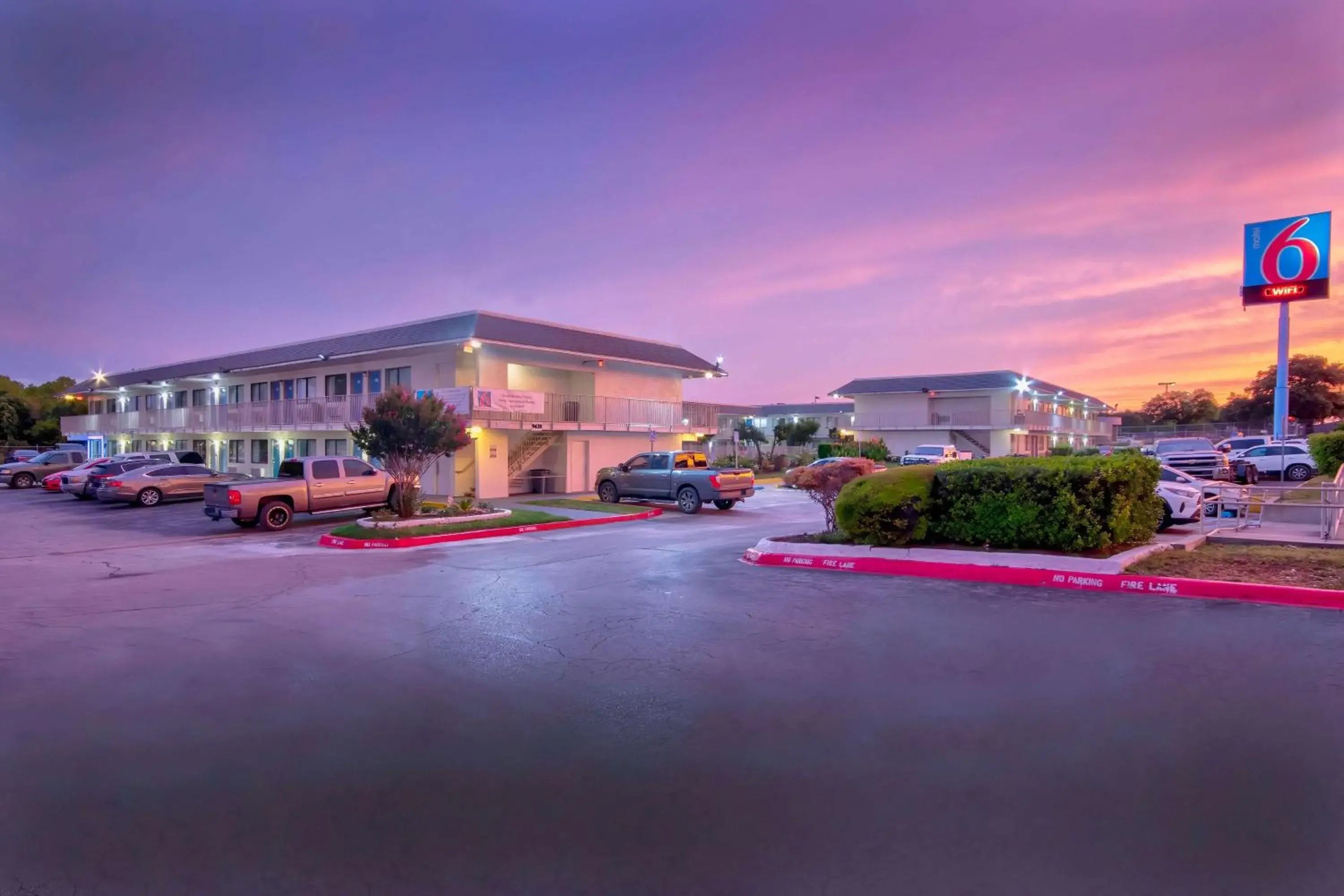 Property building in Motel 6-Austin, TX - North