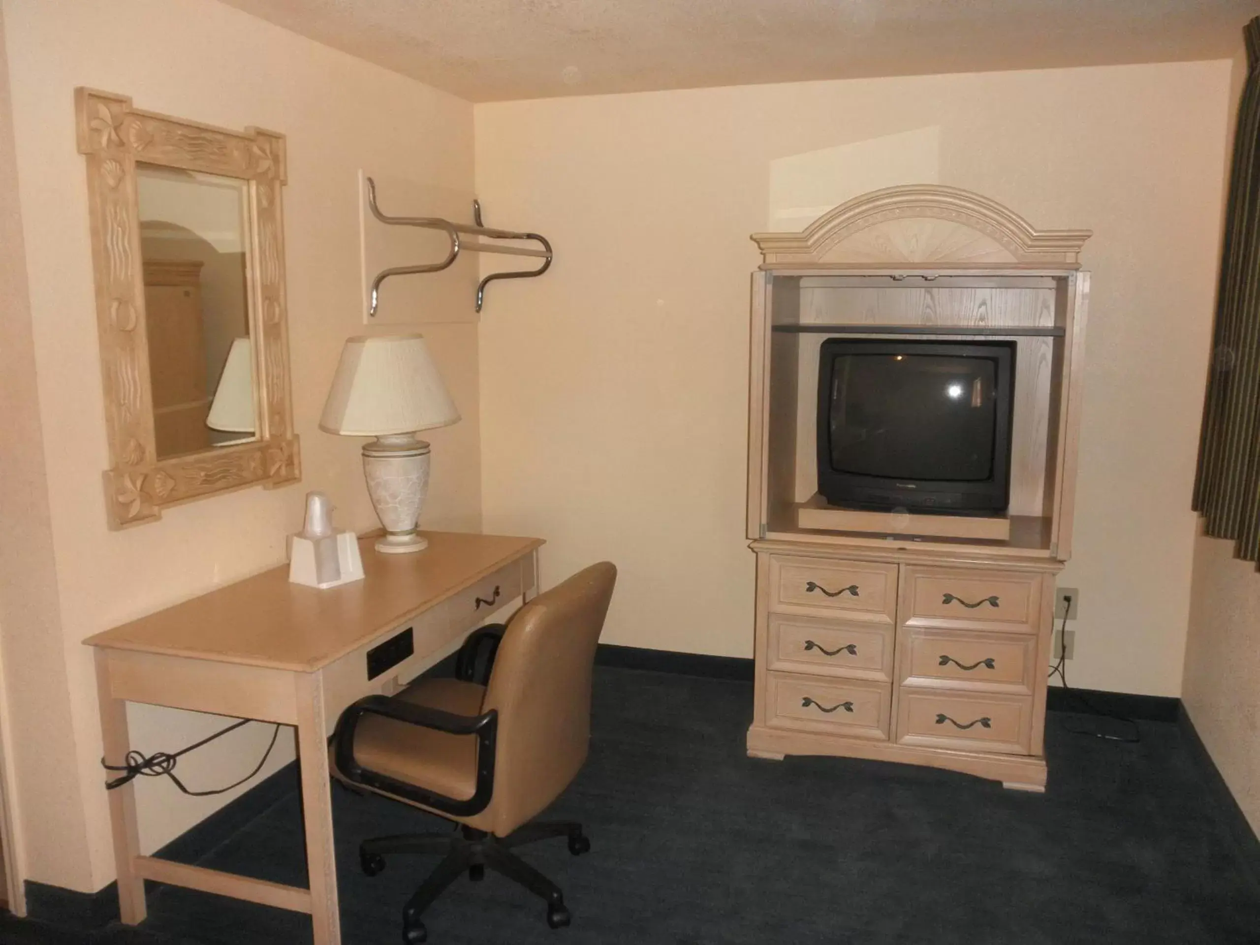 TV and multimedia, TV/Entertainment Center in Rodeway Inn & Suites East