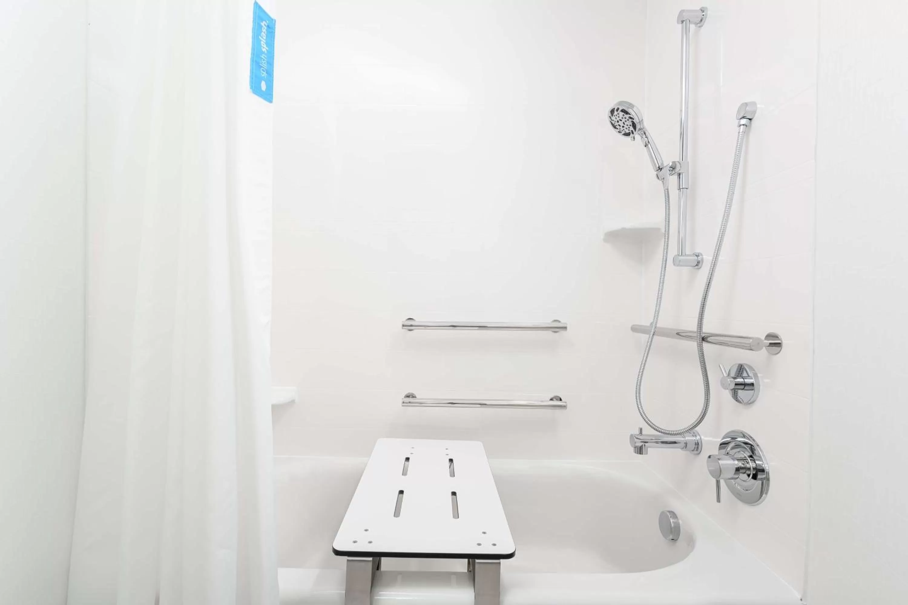 Bathroom in Hampton Inn by Hilton Ashland City, Tn