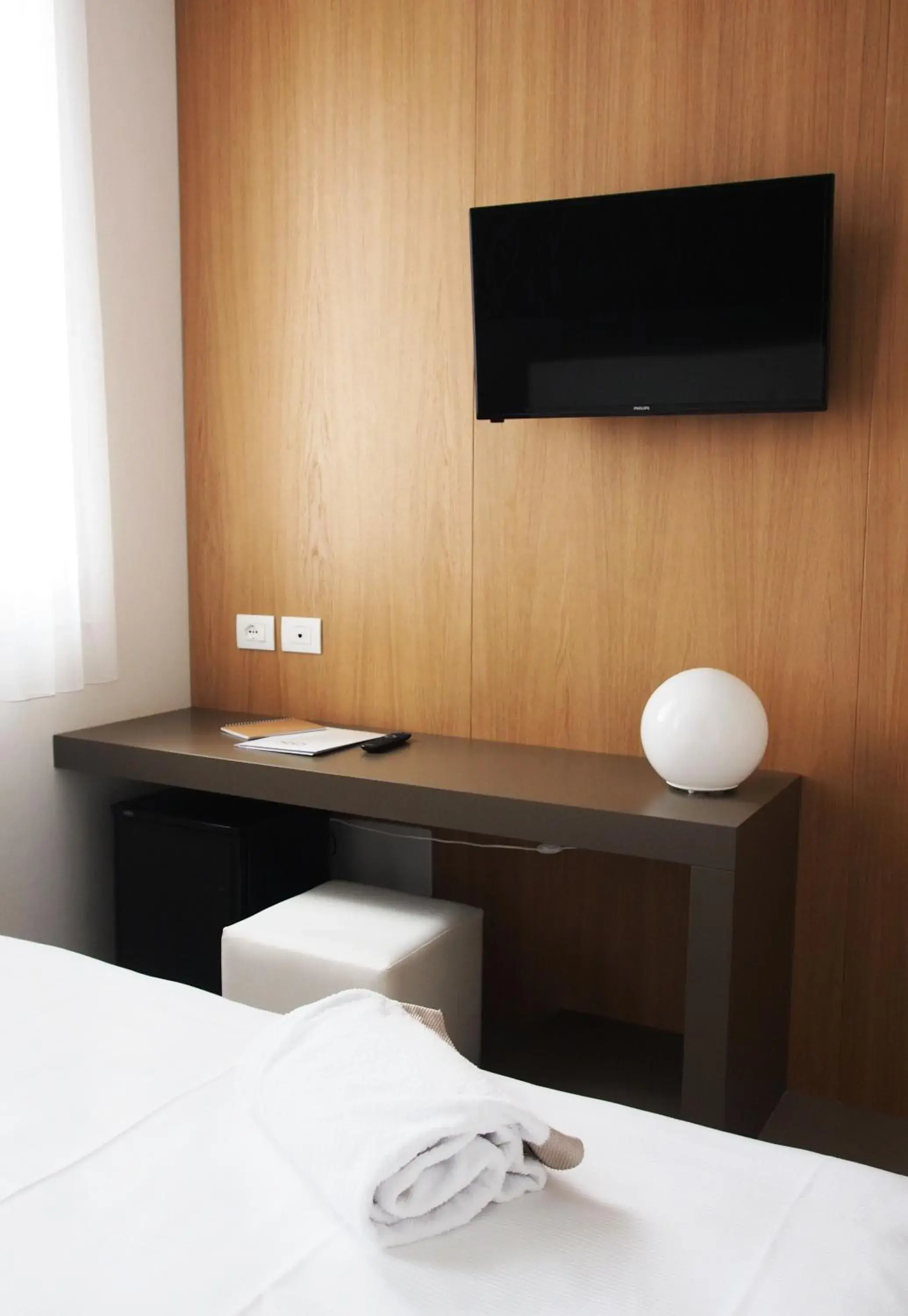 Bed, TV/Entertainment Center in Sicilia Hotel Spa