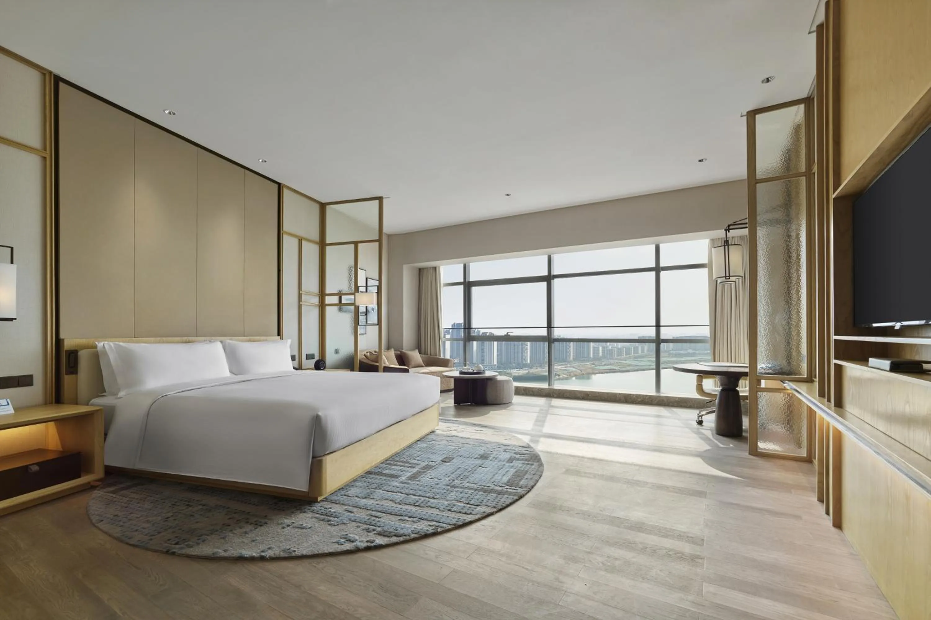 Photo of the whole room, Bed in Hilton Suzhou Yinshan Lake