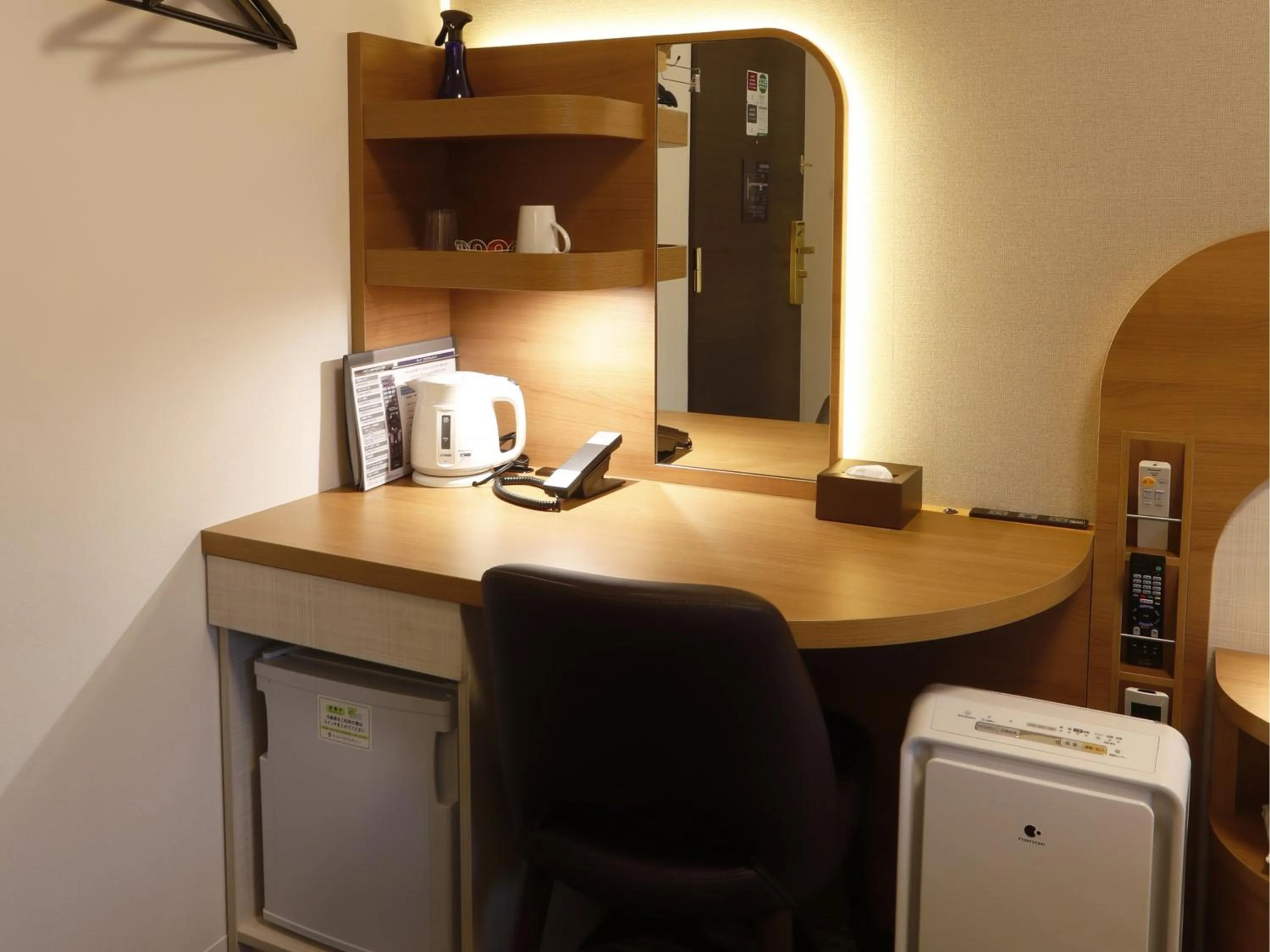 Photo of the whole room in Hotel Sunroute Sopra Kobe Annesso